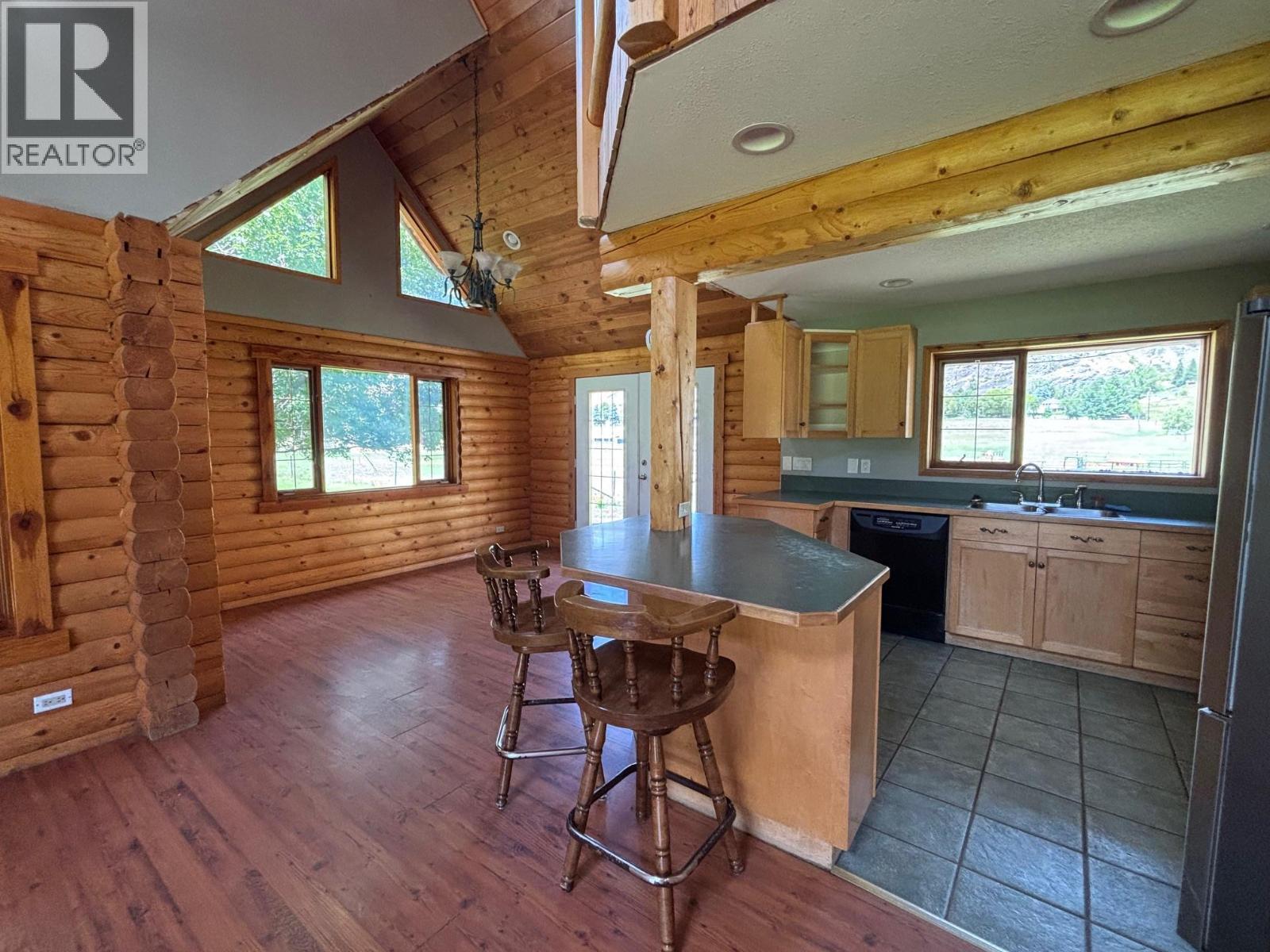 937 Thirteenth Avenue, Midway, BC - Indoor