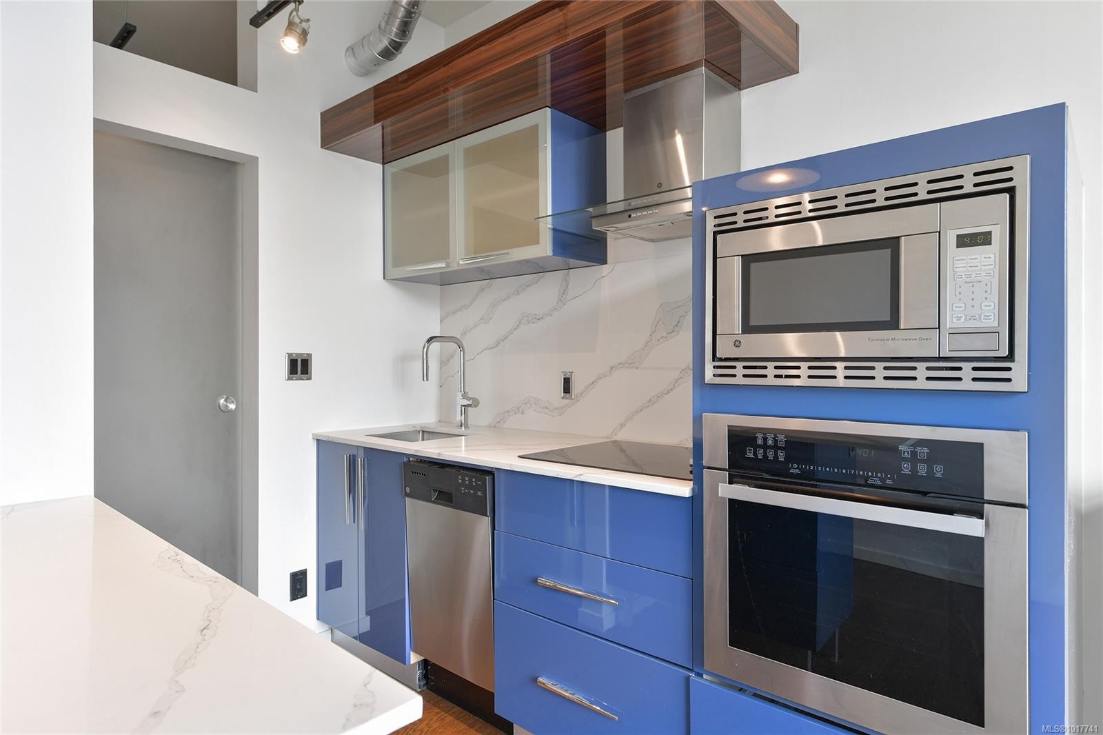 434-1029 View St, Victoria, BC - Indoor Photo Showing Kitchen