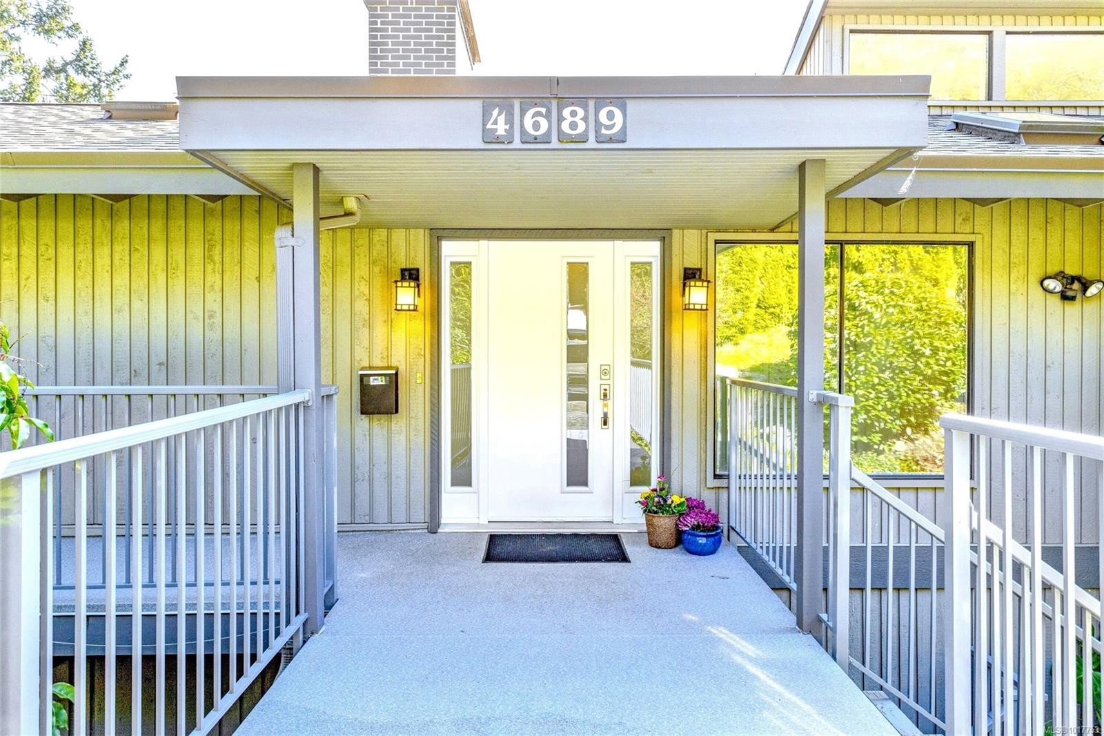 4689 Boulderwood Dr, Saanich, BC