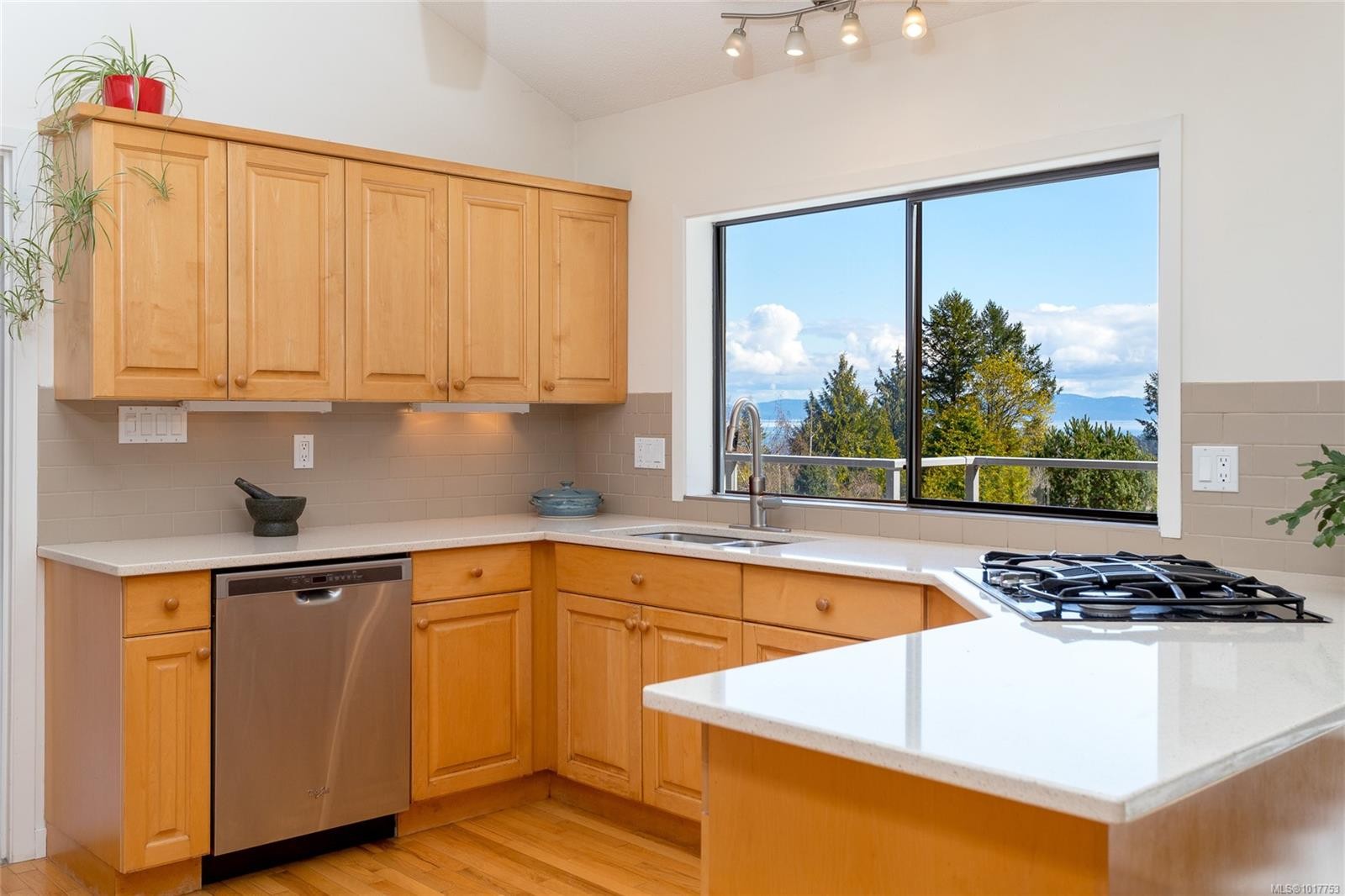 4689 Boulderwood Dr, Saanich, BC