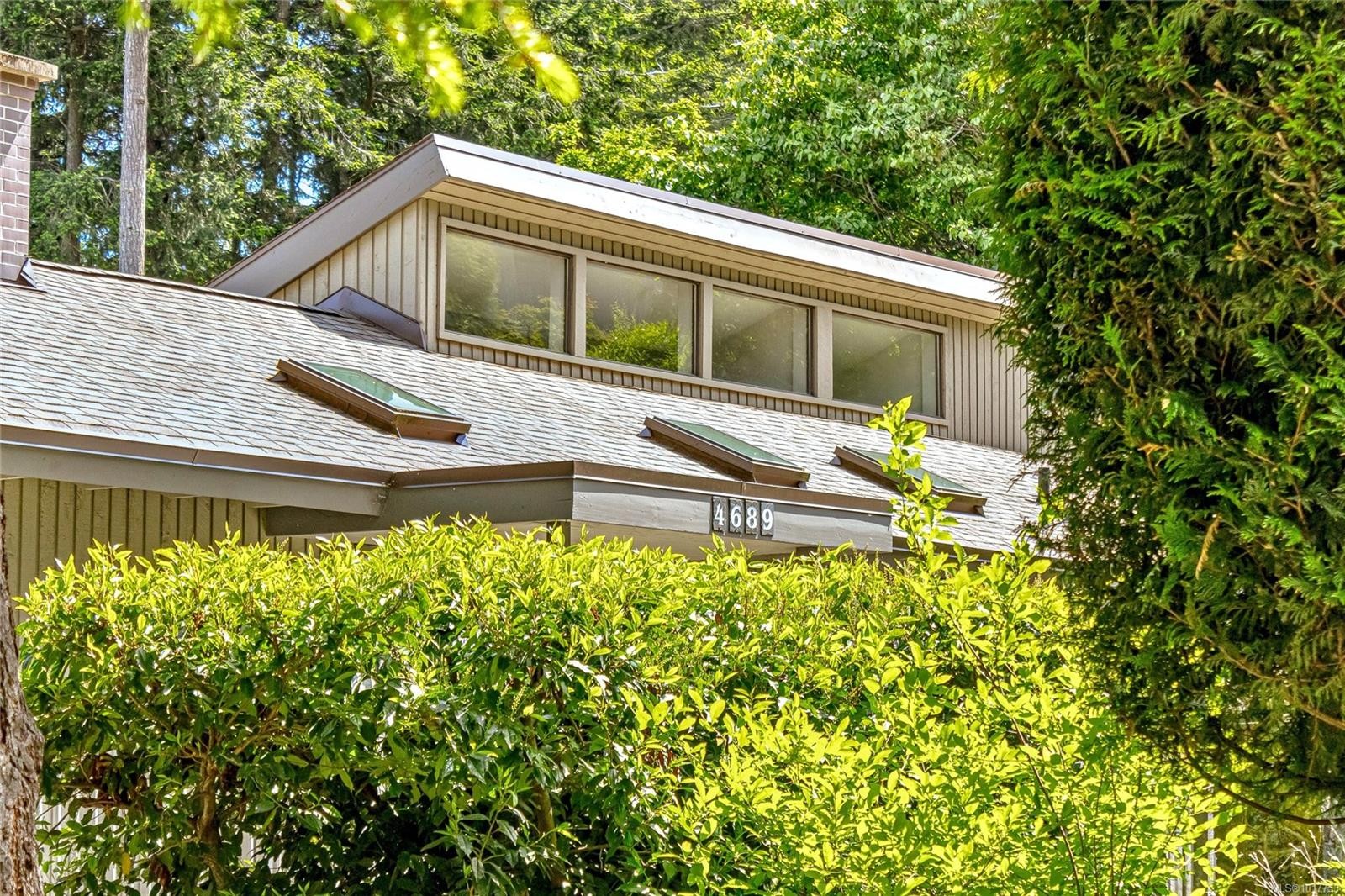 4689 Boulderwood Dr, Saanich, BC