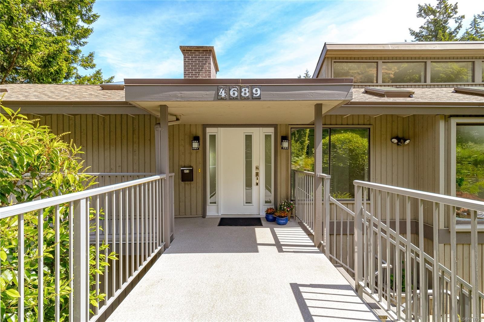 4689 Boulderwood Dr, Saanich, BC