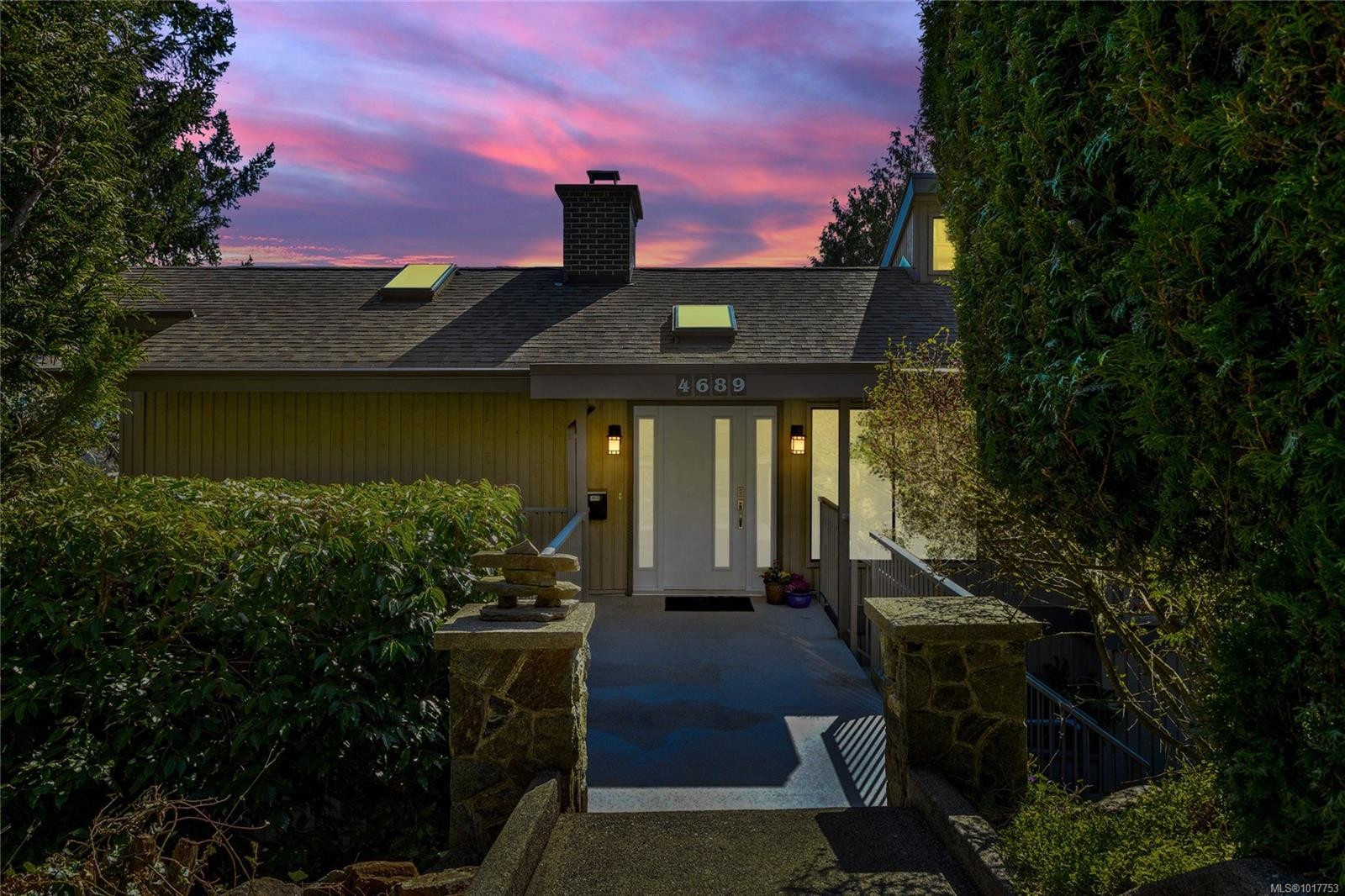 4689 Boulderwood Dr, Saanich, BC