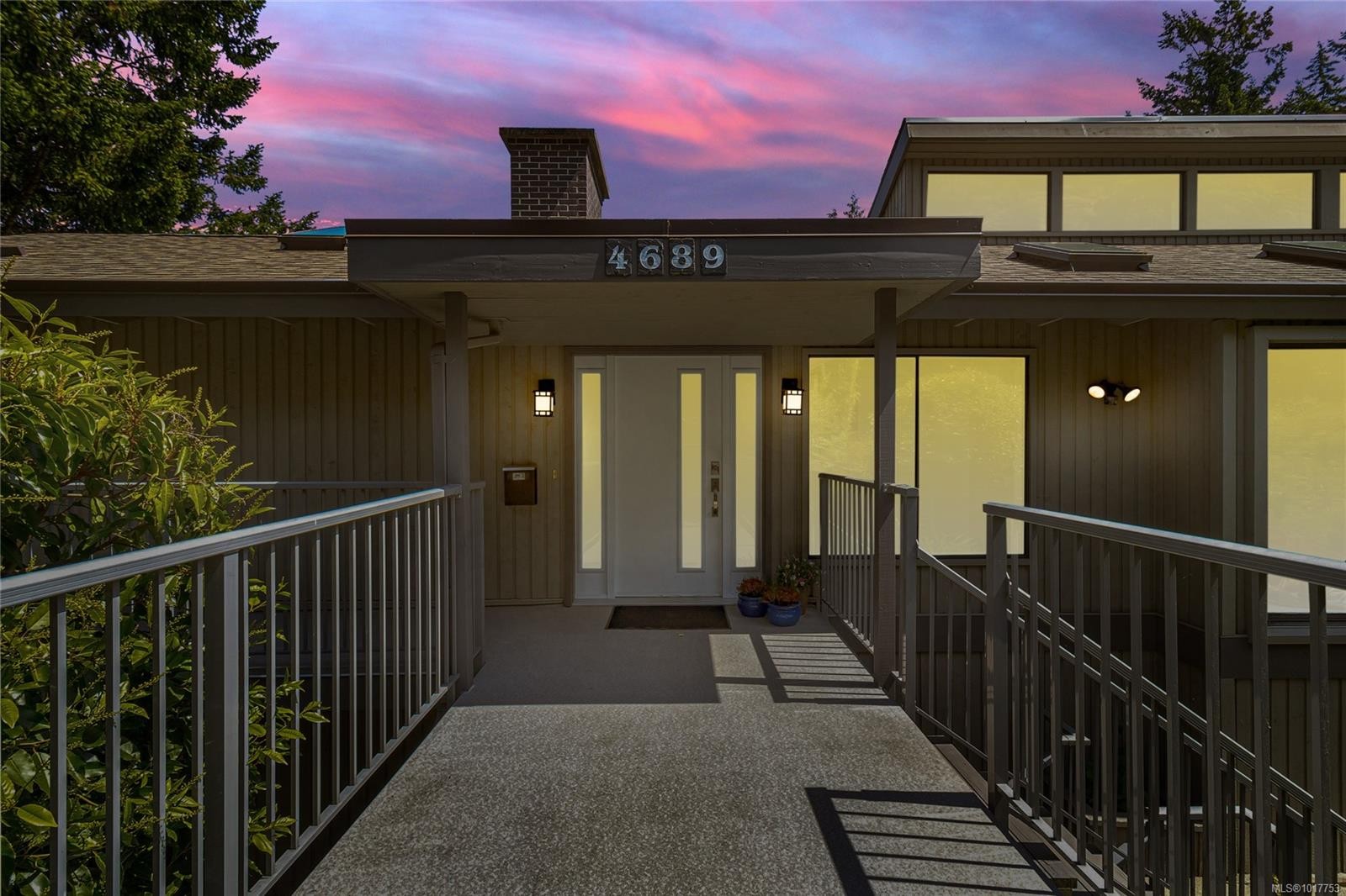 4689 Boulderwood Dr, Saanich, BC