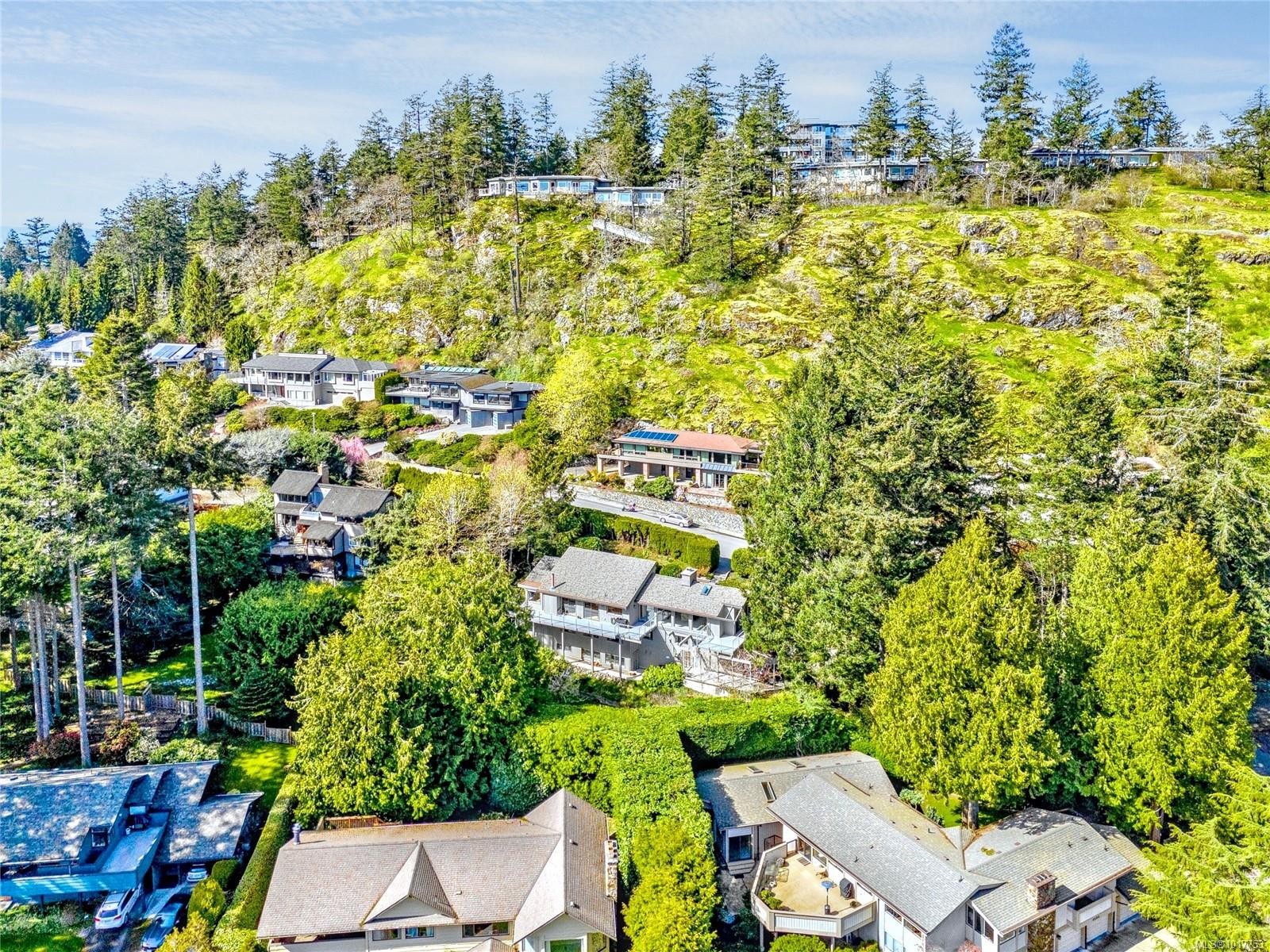 4689 Boulderwood Dr, Saanich, BC