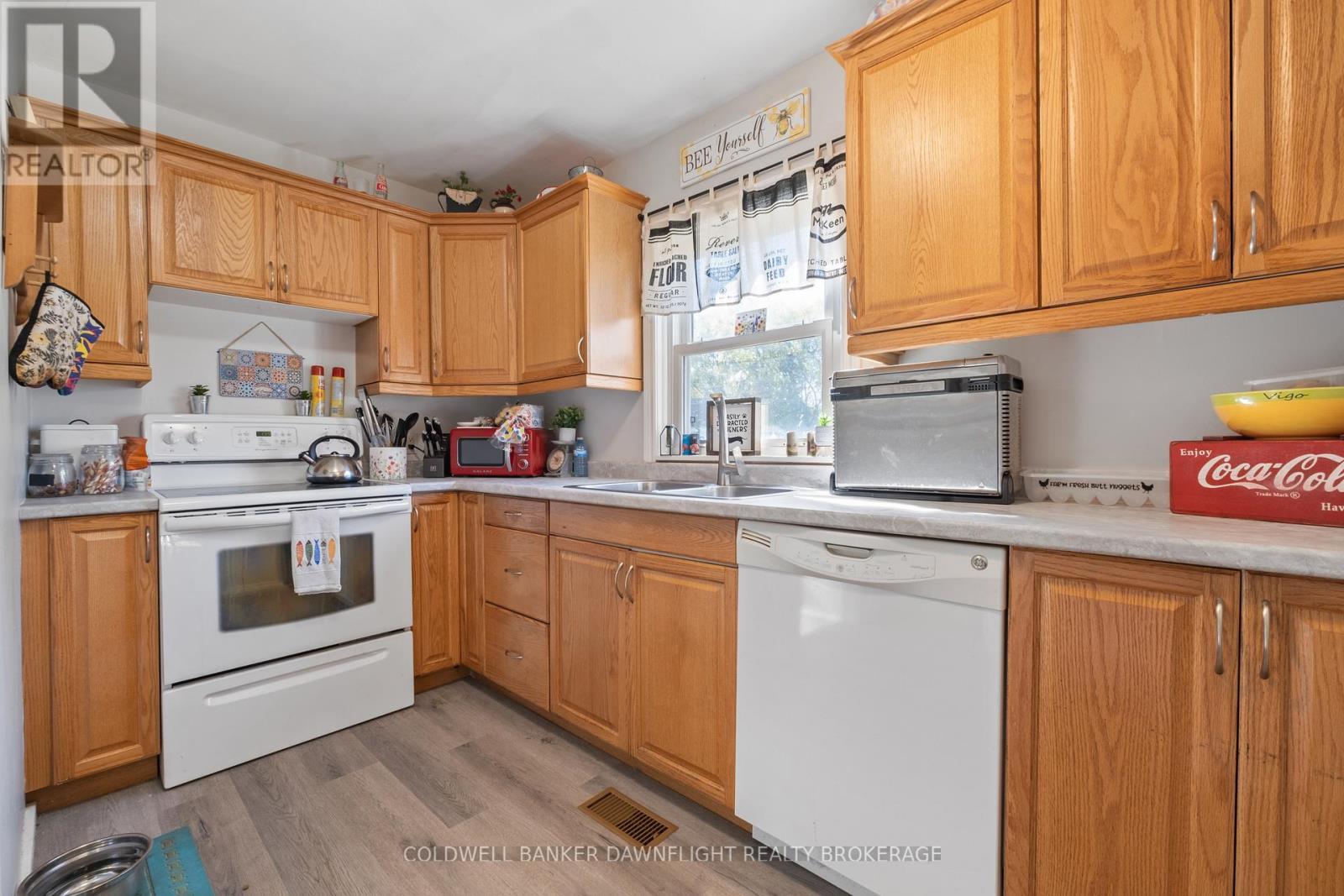 106 Kensington Crescent, South Huron (Stephen), ON - Indoor Photo Showing Kitchen With Double Sink