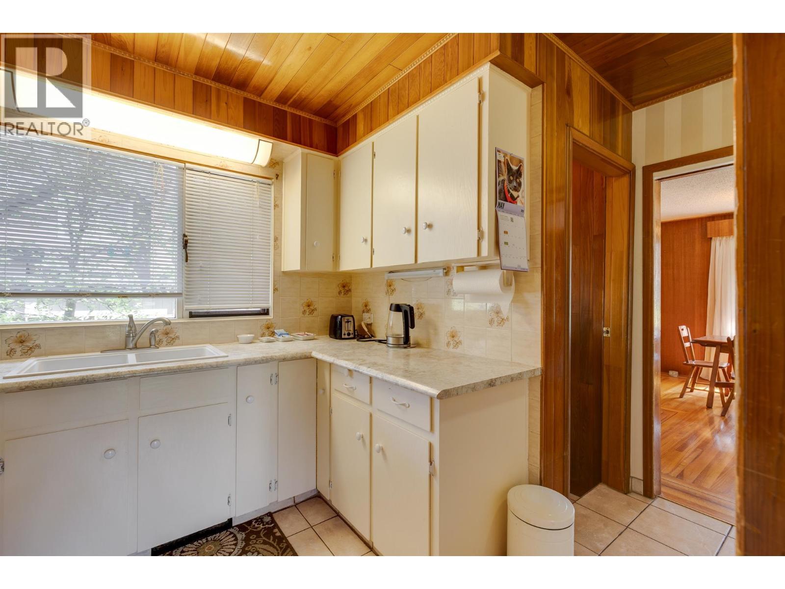 1591 Cedar Street, Prince George, BC - Indoor Photo Showing Kitchen