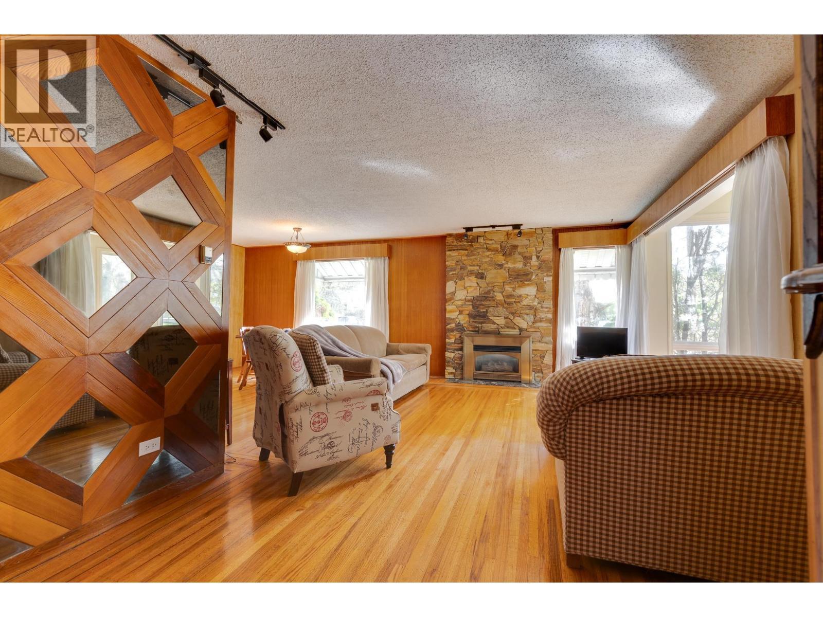 1591 Cedar Street, Prince George, BC - Indoor Photo Showing Living Room With Fireplace