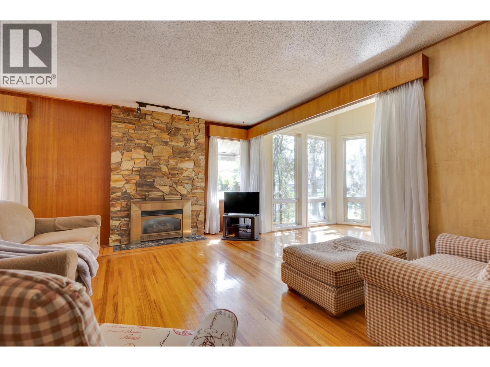 1591 Cedar Street, Prince George, BC - Indoor Photo Showing Living Room With Fireplace