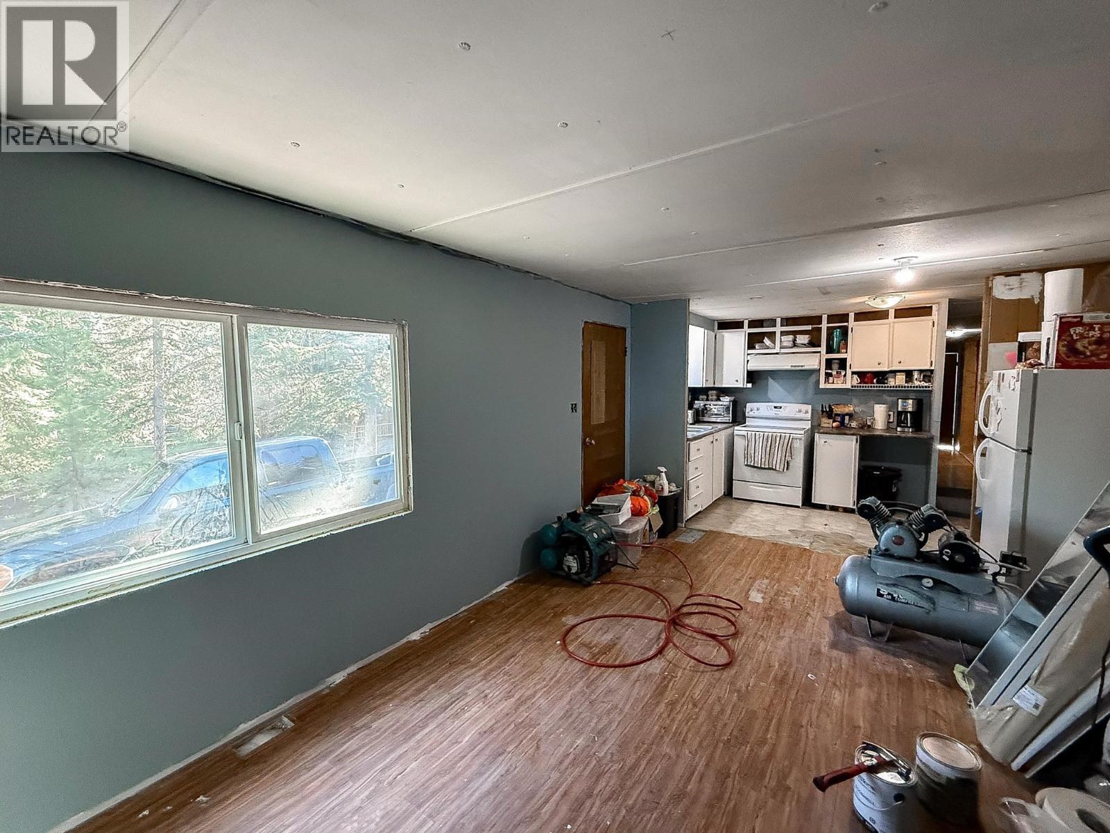 6340 Wolfe Road, Horse Lake, BC - Indoor