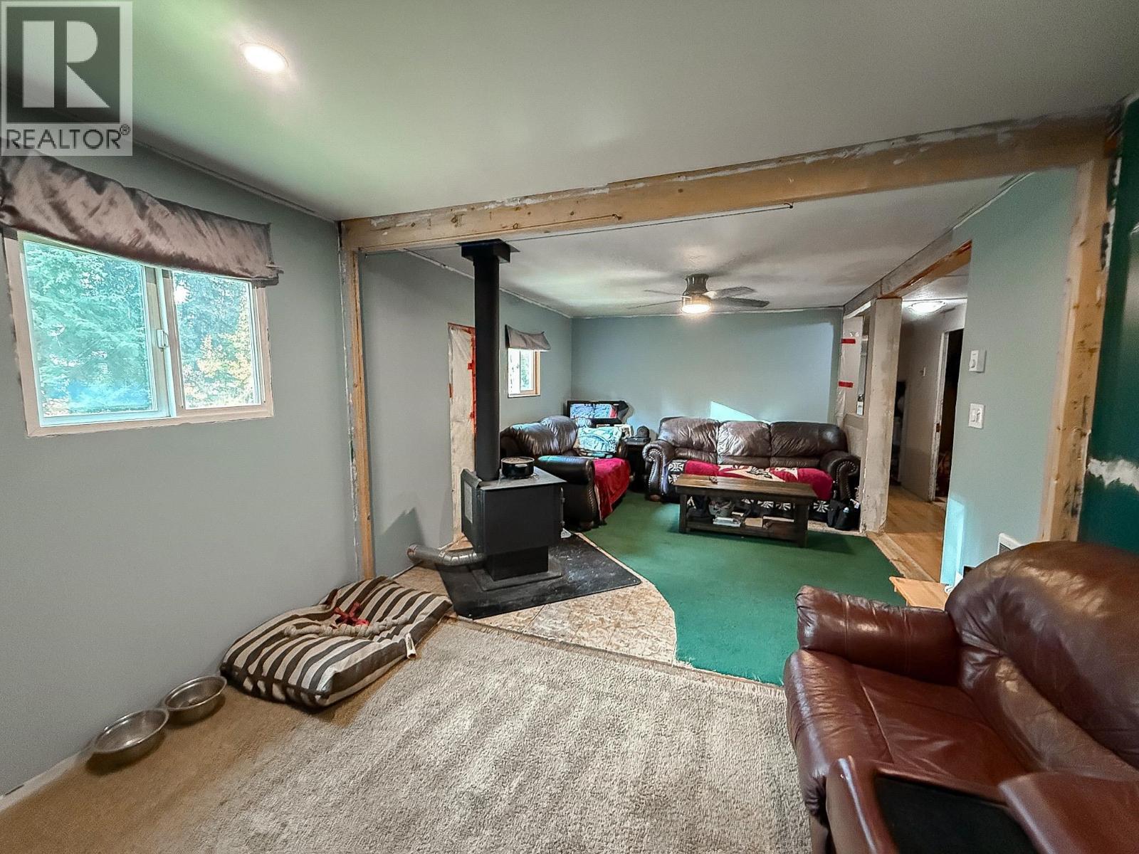 6340 Wolfe Road, Horse Lake, BC - Indoor