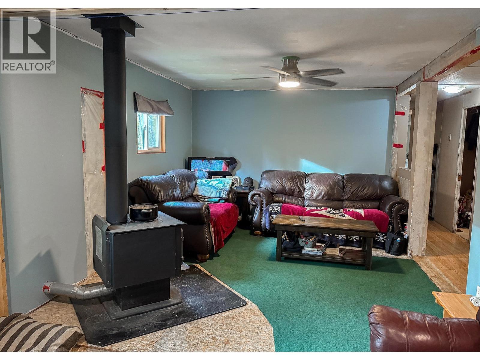 6340 Wolfe Road, Horse Lake, BC - Indoor