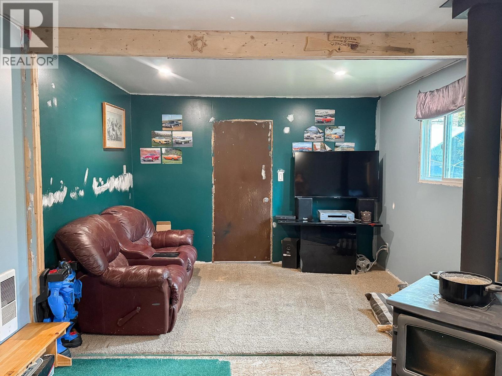 6340 Wolfe Road, Horse Lake, BC - Indoor Photo Showing Other Room