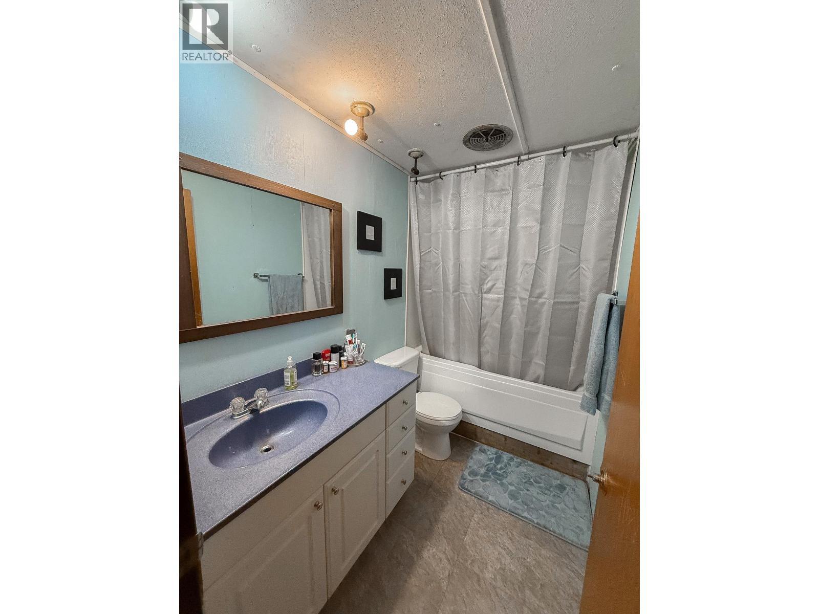6340 Wolfe Road, Horse Lake, BC - Indoor Photo Showing Bathroom