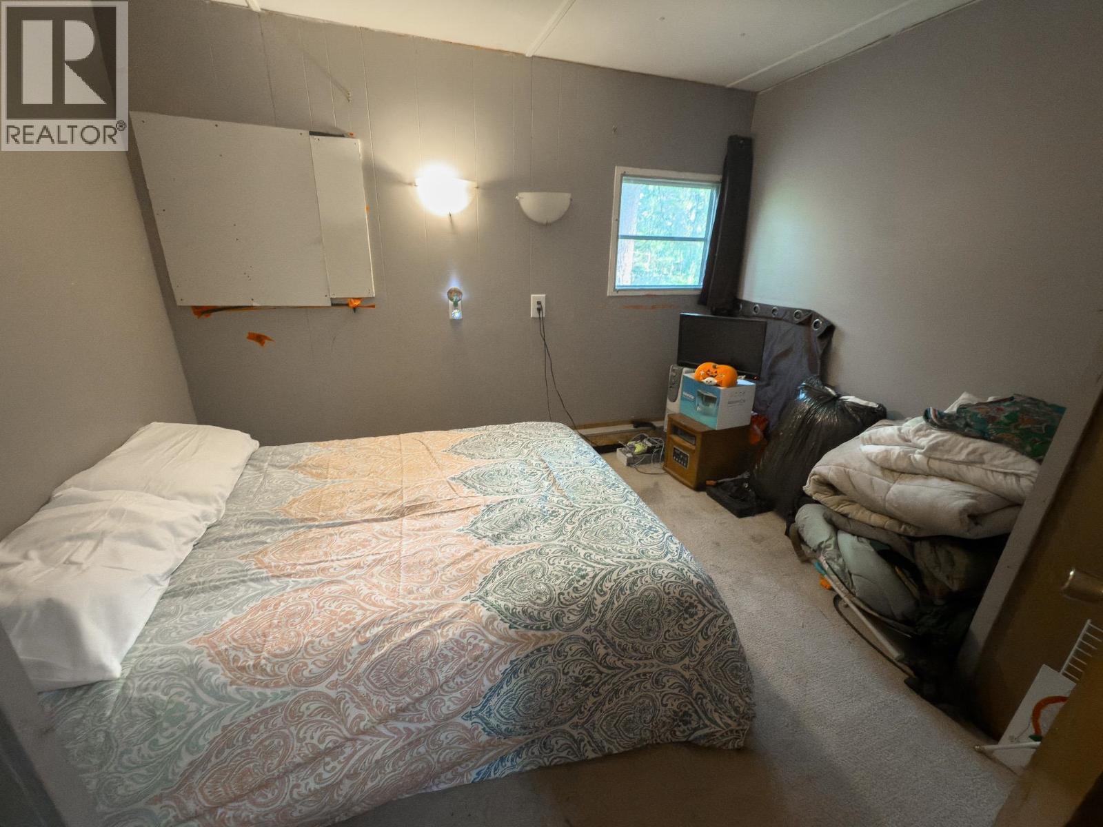 6340 Wolfe Road, Horse Lake, BC - Indoor Photo Showing Bedroom
