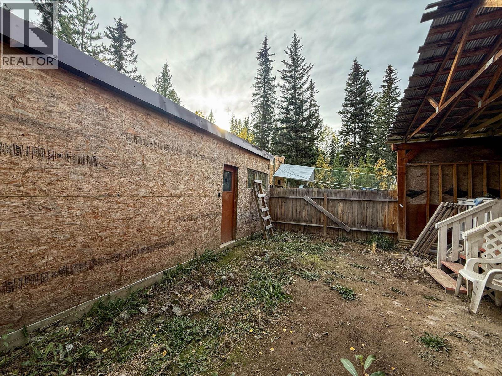 6340 Wolfe Road, Horse Lake, BC - Outdoor