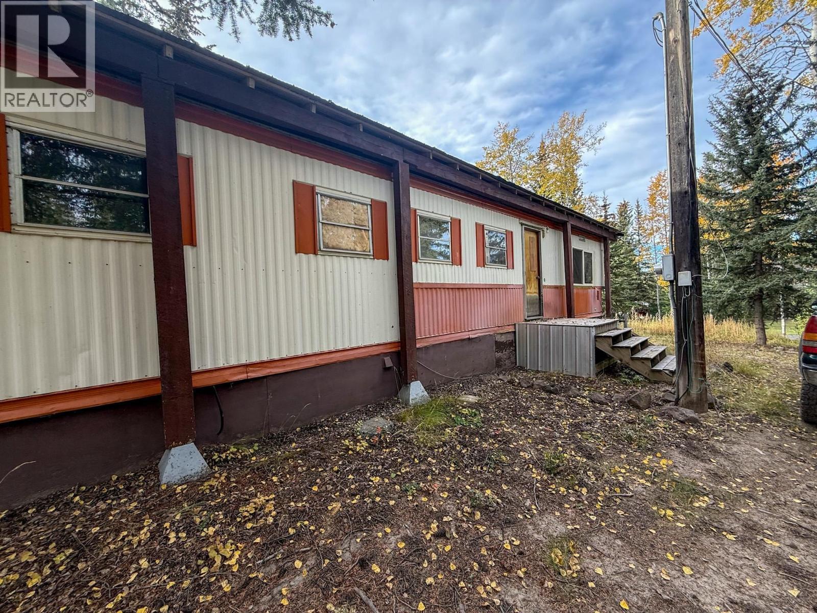 6340 Wolfe Road, Horse Lake, BC - Outdoor