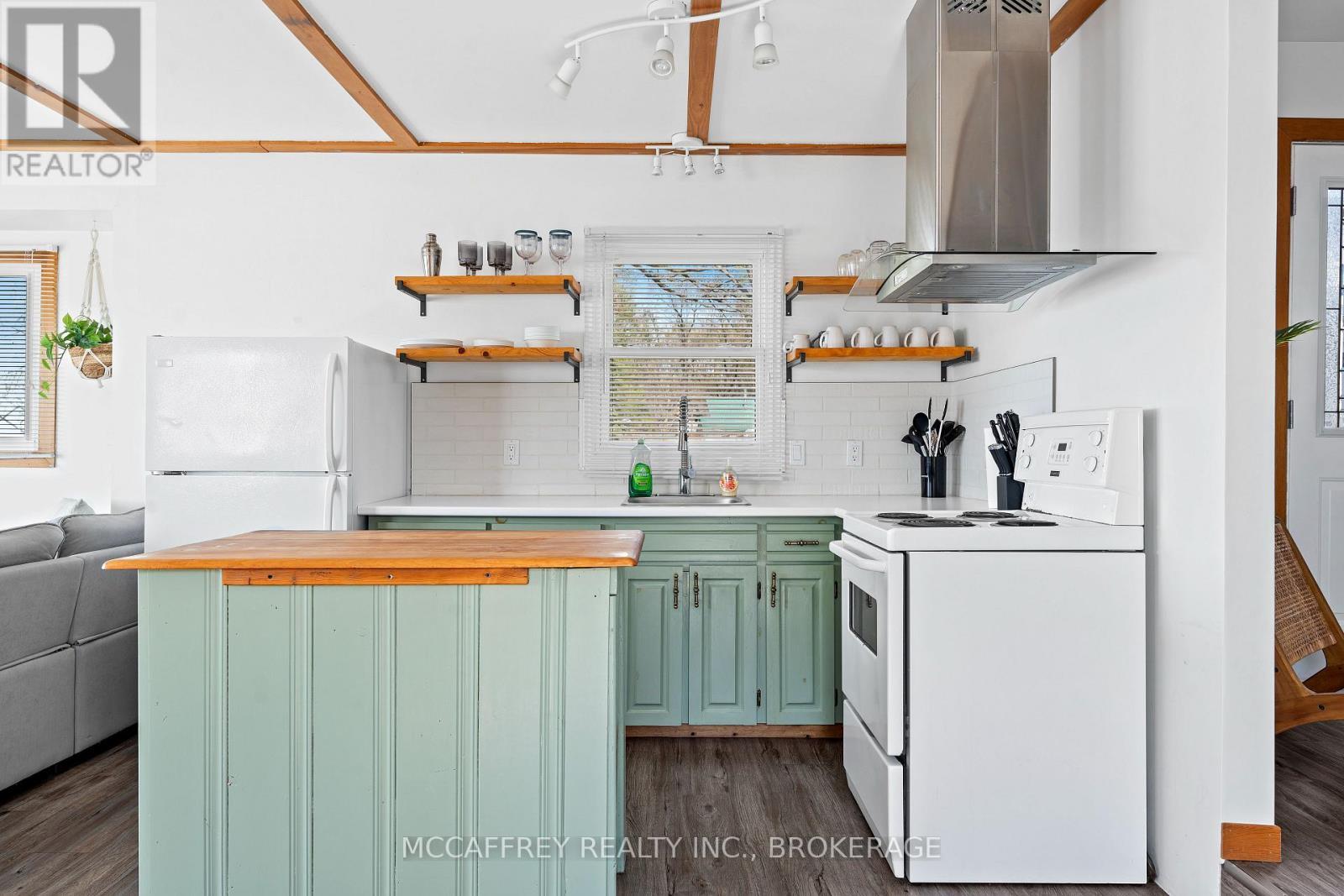 2161C County Rd 9, Greater Napanee (Greater Napanee), ON - Indoor Photo Showing Kitchen