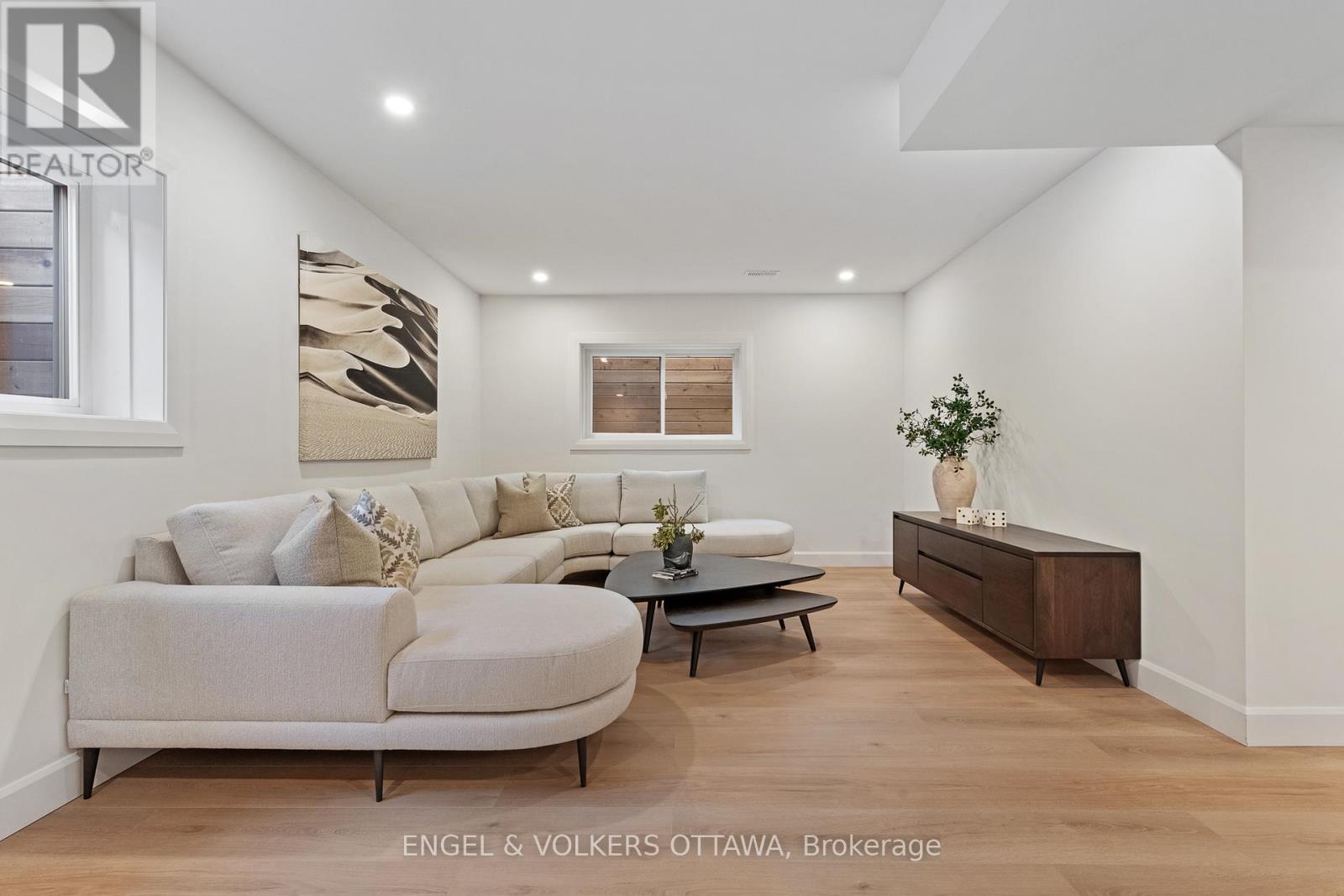 493 Highcroft Avenue, Ottawa, ON - Indoor