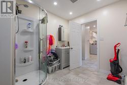 Spacious shower unit. -
