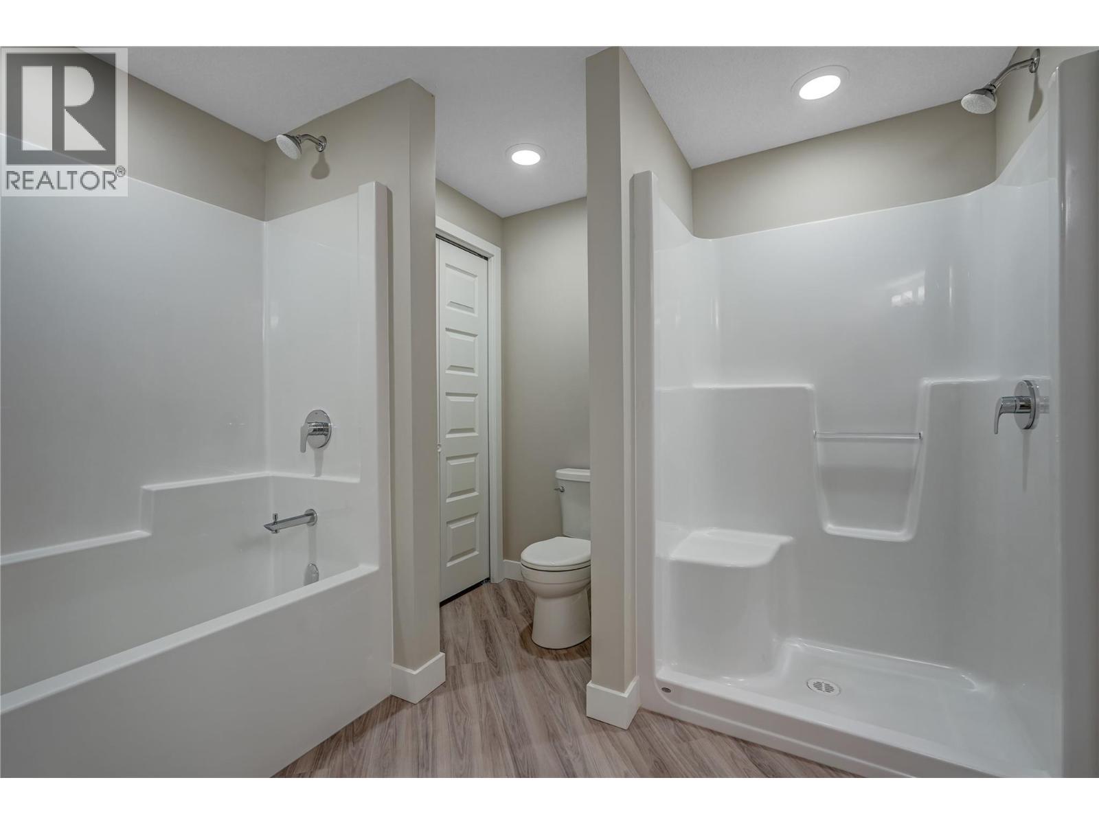 5640 51St Street Unit# 407, Osoyoos, BC - Indoor Photo Showing Bathroom