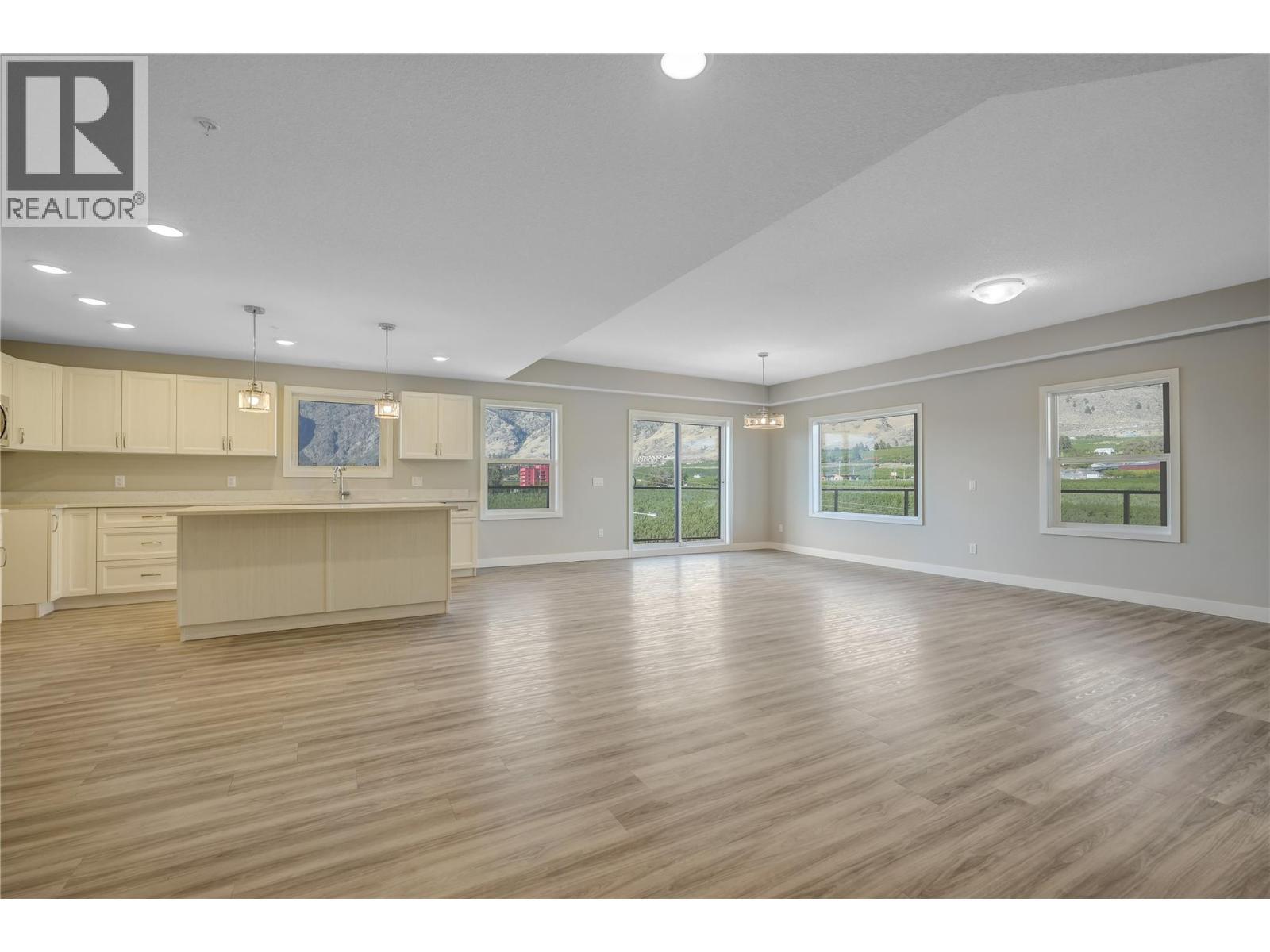 5640 51St Street Unit# 407, Osoyoos, BC - Indoor