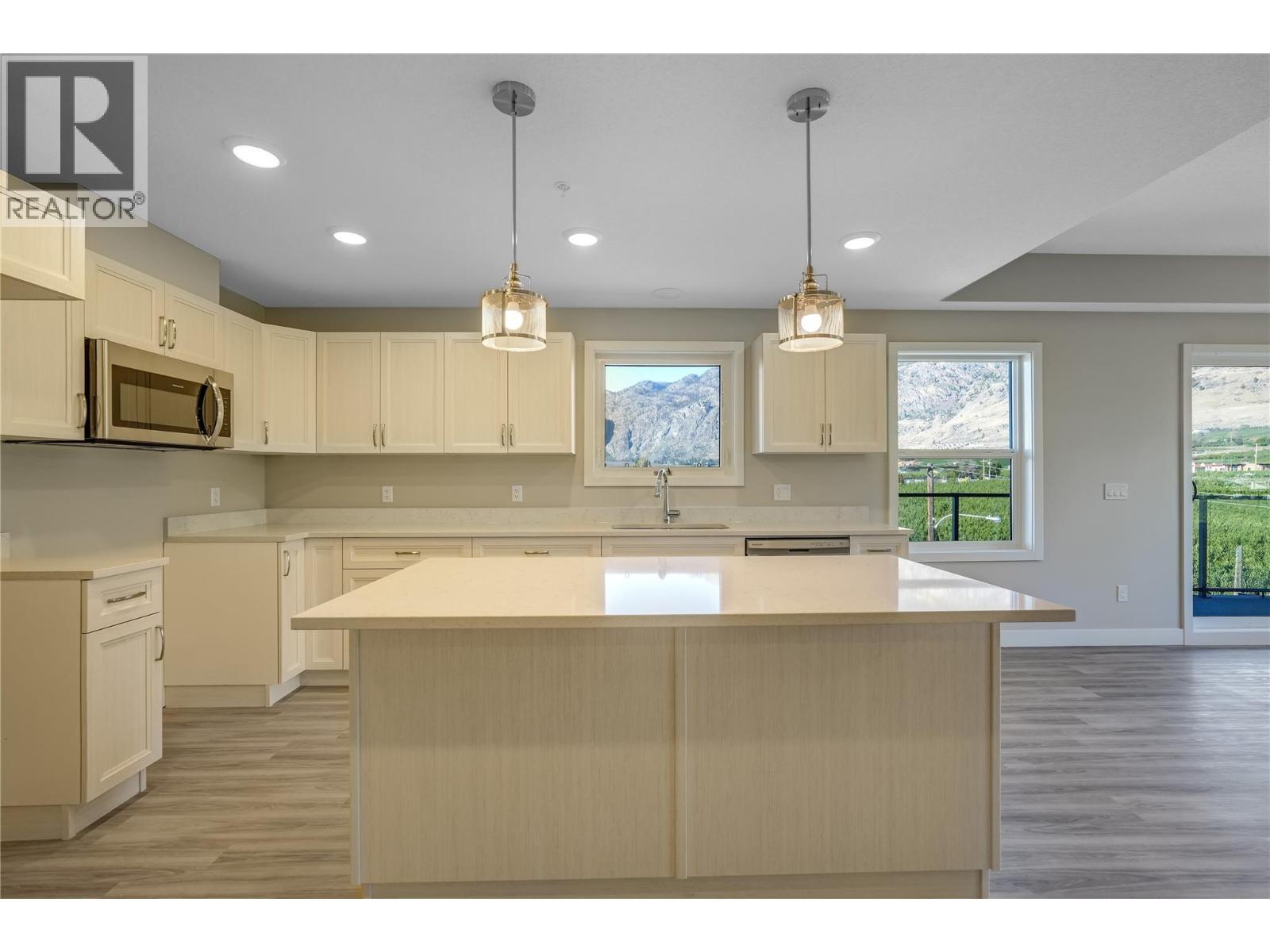 5640 51St Street Unit# 407, Osoyoos, BC - Indoor Photo Showing Kitchen
