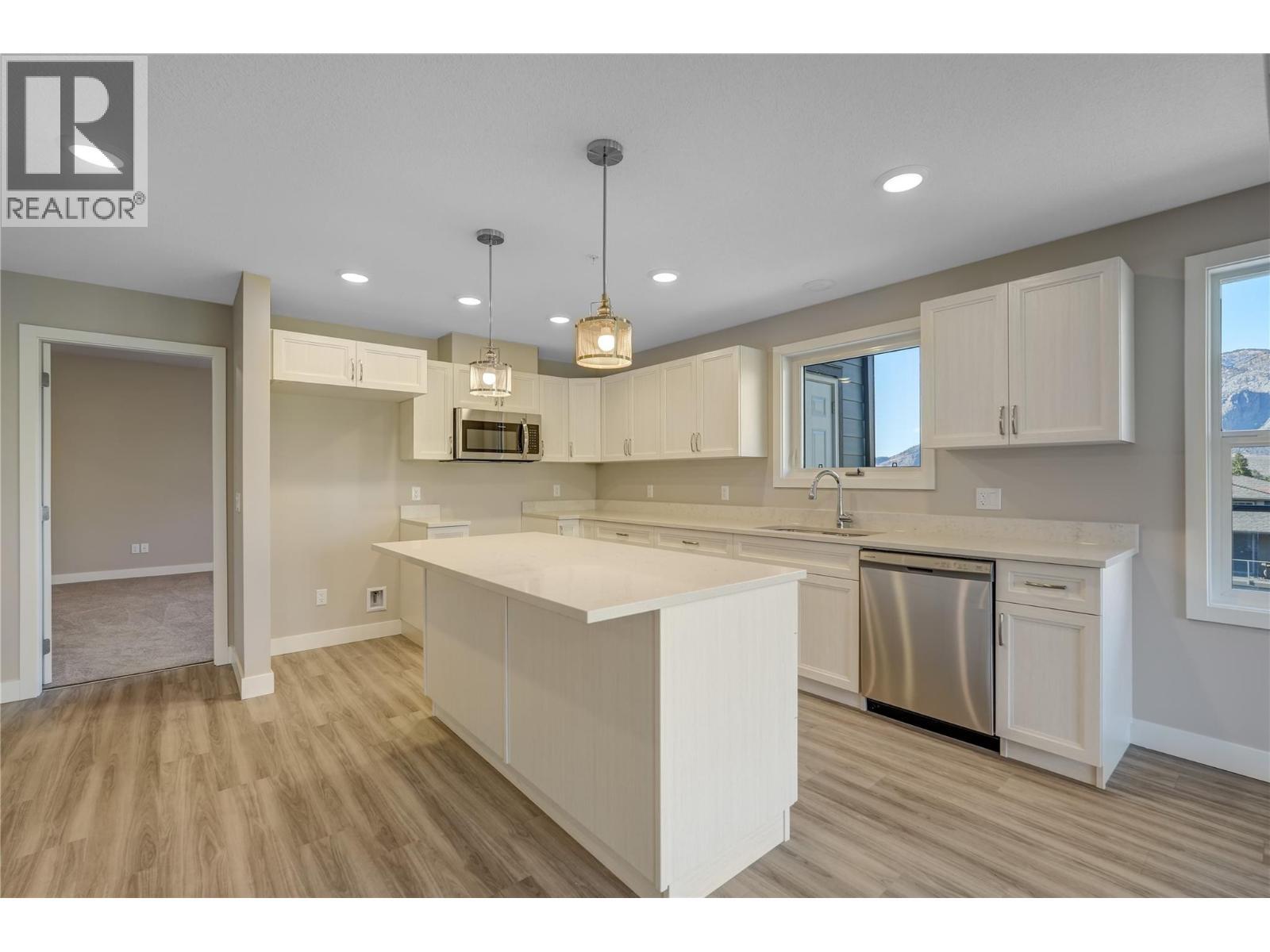 5640 51St Street Unit# 407, Osoyoos, BC - Indoor Photo Showing Kitchen