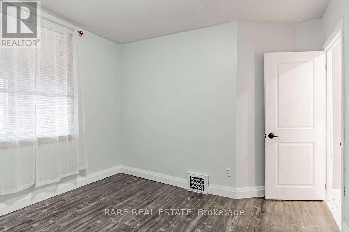 1439 Main Street E, Hamilton, ON