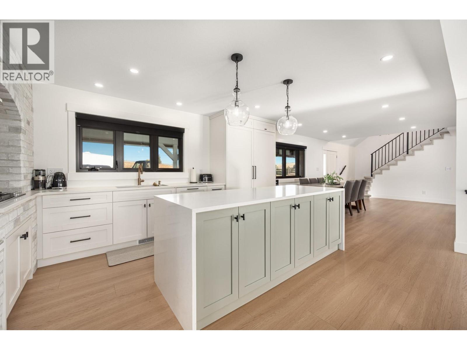 272 Goose Lake Road, Kamloops, BC - Indoor Photo Showing Kitchen With Upgraded Kitchen