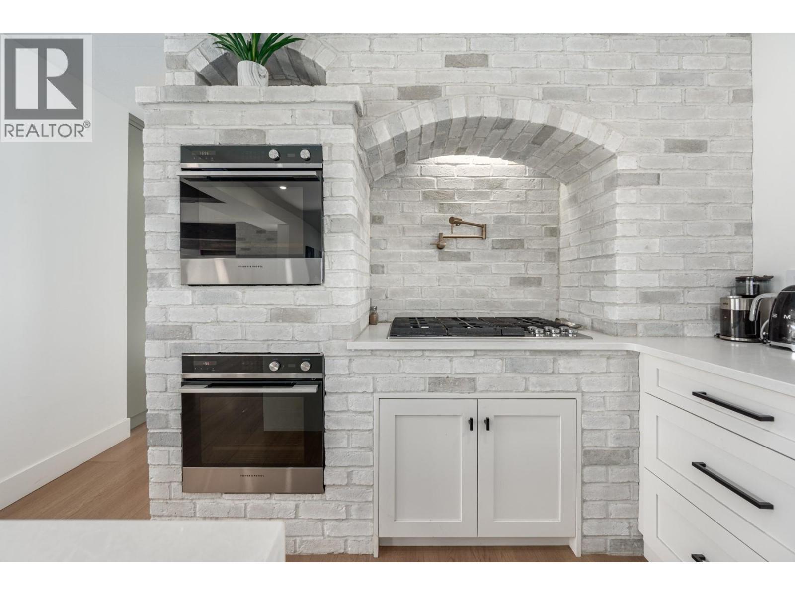 272 Goose Lake Road, Kamloops, BC - Indoor Photo Showing Kitchen