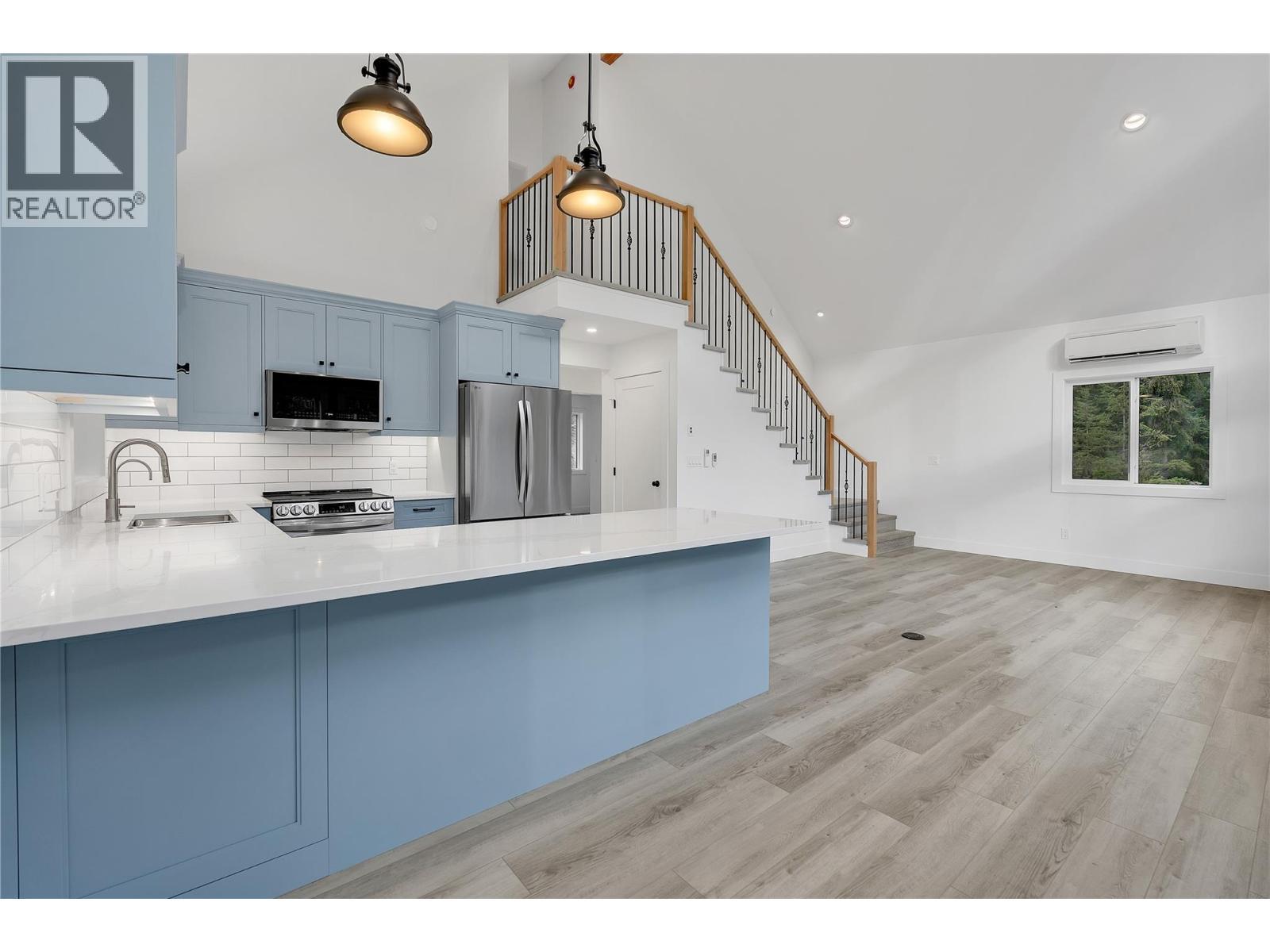 645 Grand Oro Road, Kaleden, BC - Indoor Photo Showing Kitchen With Upgraded Kitchen