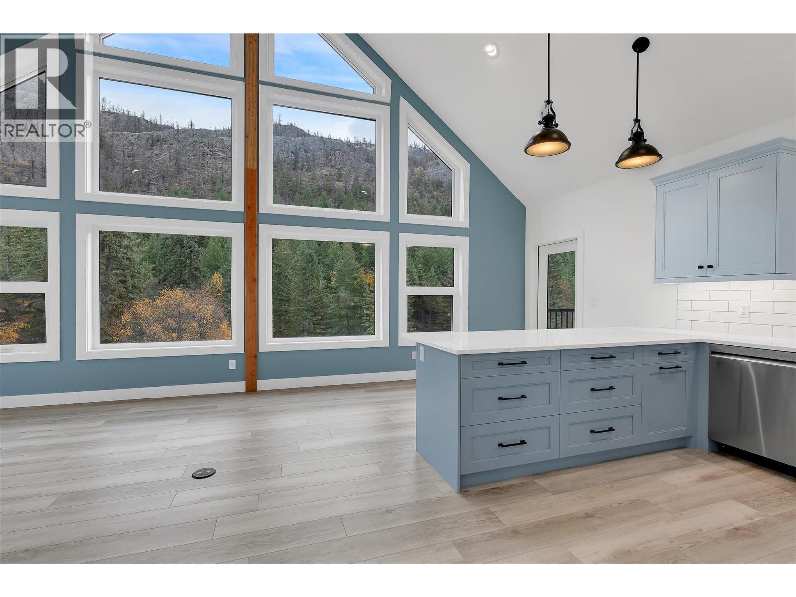 645 Grand Oro Road, Kaleden, BC - Indoor Photo Showing Kitchen