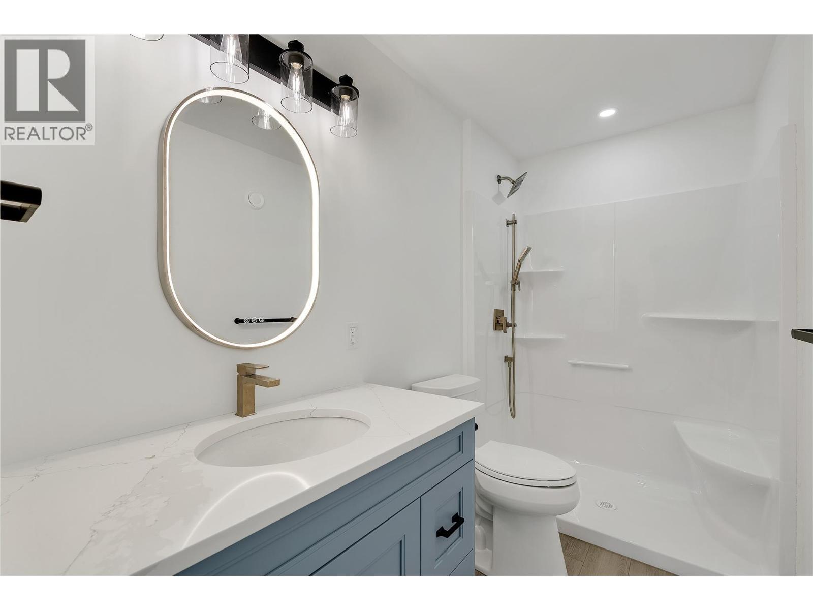 645 Grand Oro Road, Kaleden, BC - Indoor Photo Showing Bathroom