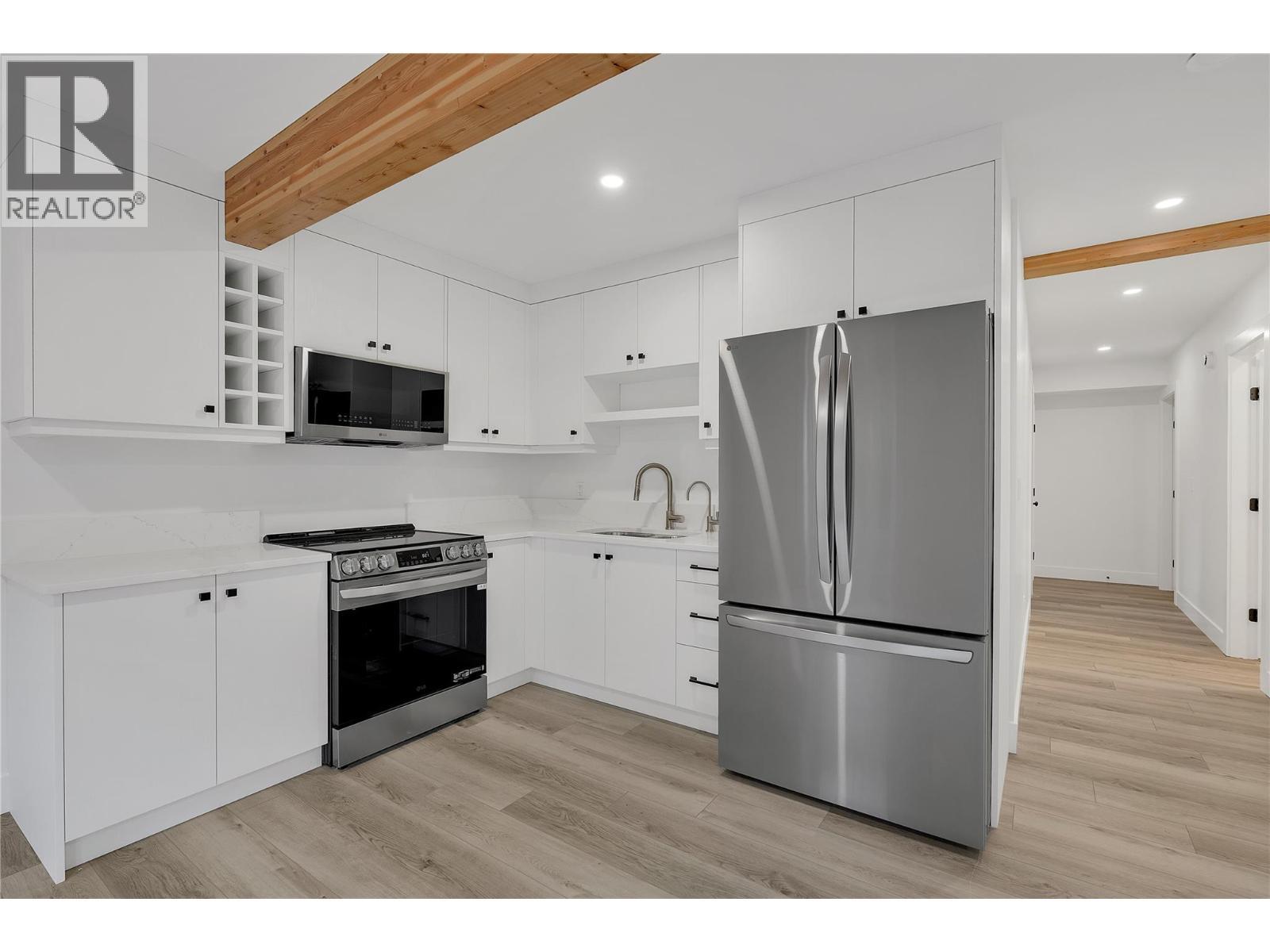 645 Grand Oro Road, Kaleden, BC - Indoor Photo Showing Kitchen