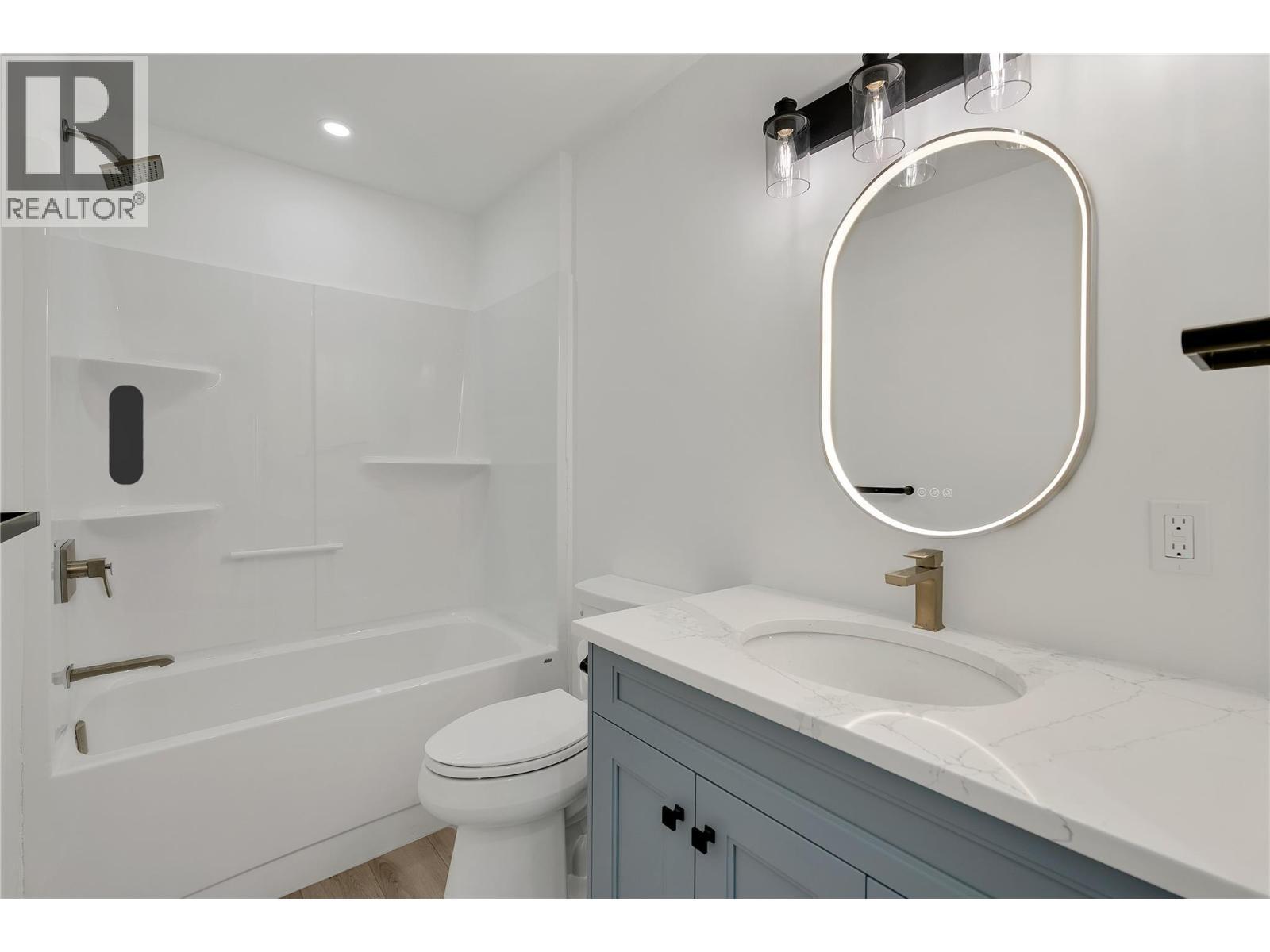 645 Grand Oro Road, Kaleden, BC - Indoor Photo Showing Bathroom