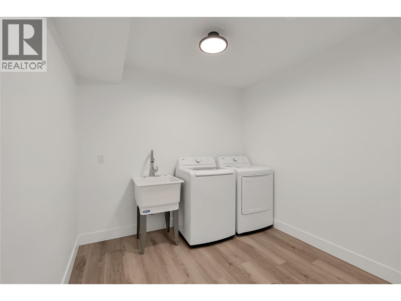 645 Grand Oro Road, Kaleden, BC - Indoor Photo Showing Laundry Room