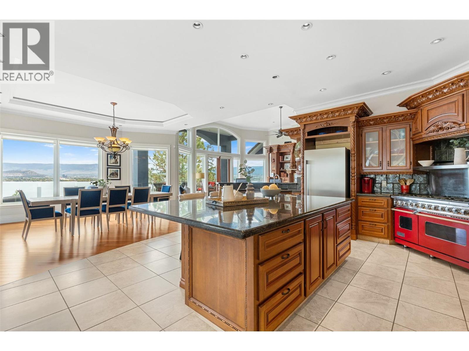 2543 Lucinde Road, West Kelowna, BC - Indoor Photo Showing Kitchen