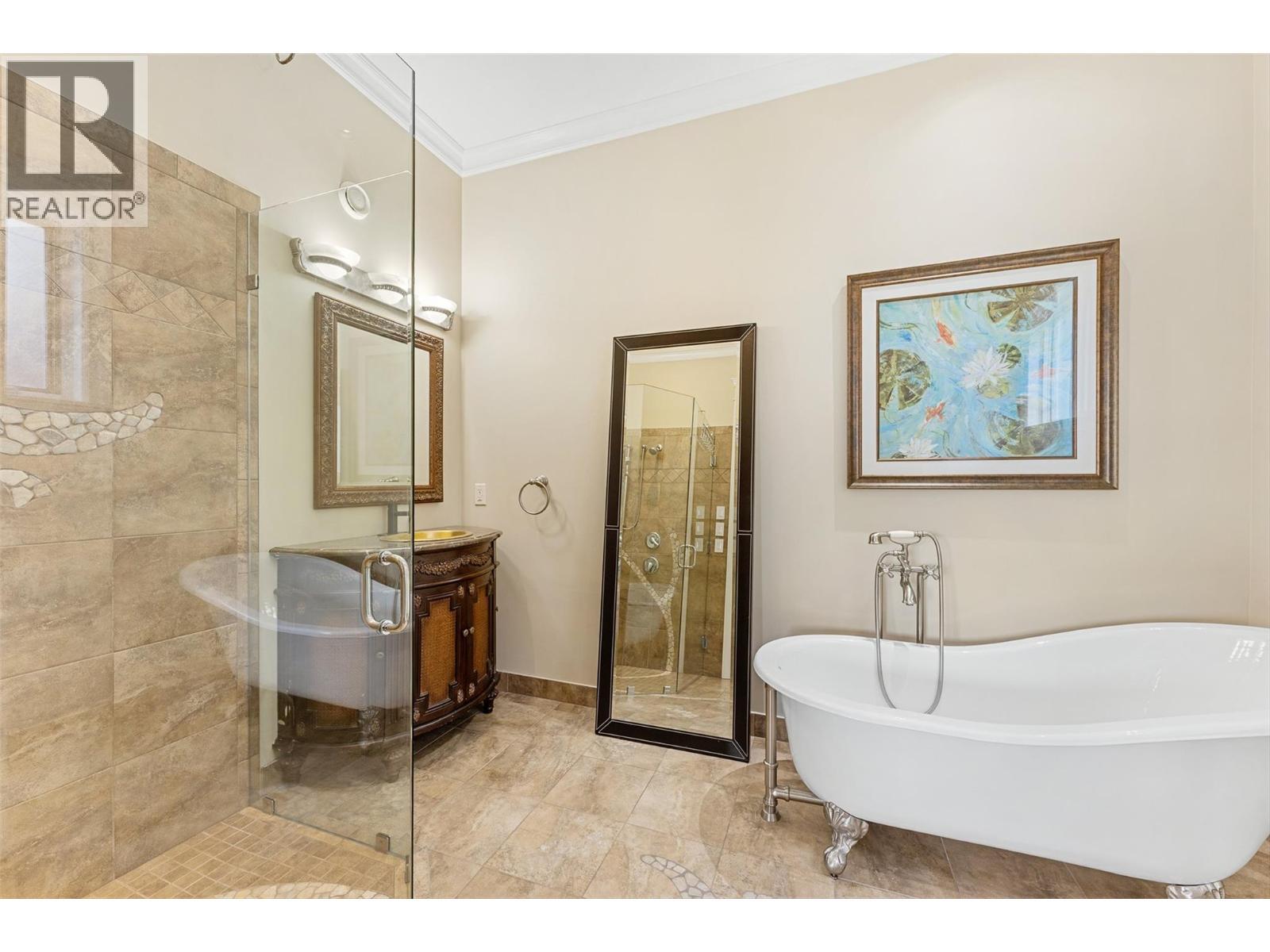 2543 Lucinde Road, West Kelowna, BC - Indoor Photo Showing Bathroom