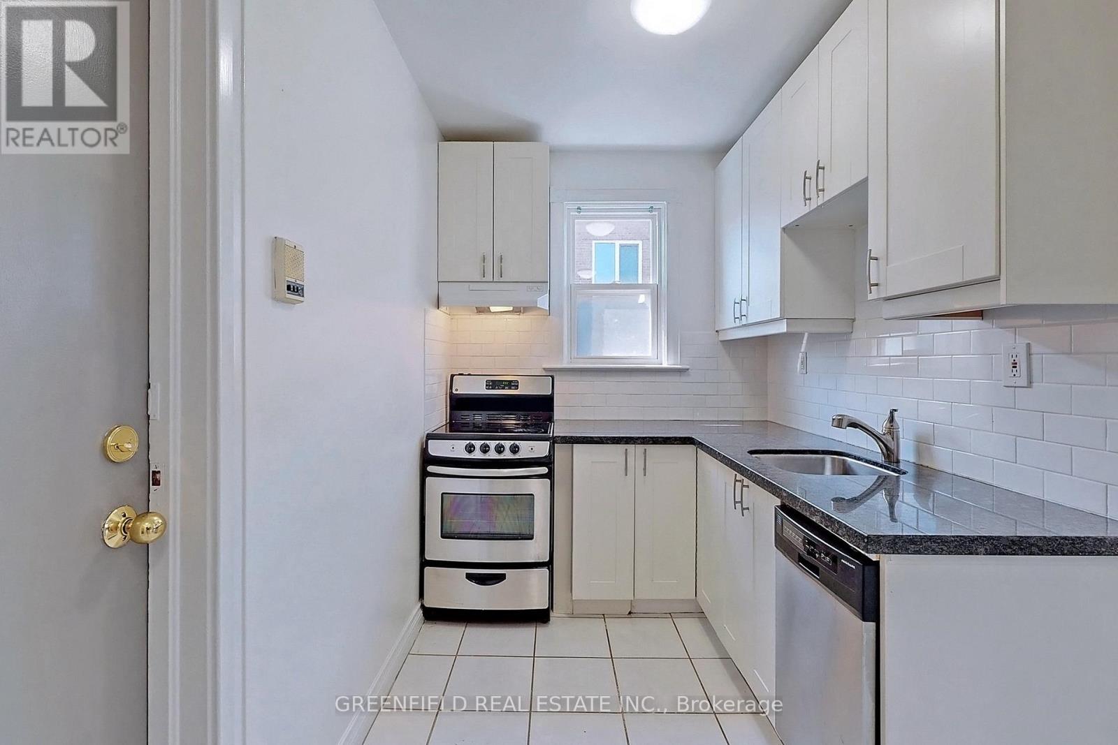 Upper - 1747 Bayview Avenue, Toronto, ON - Indoor Photo Showing Kitchen With Upgraded Kitchen