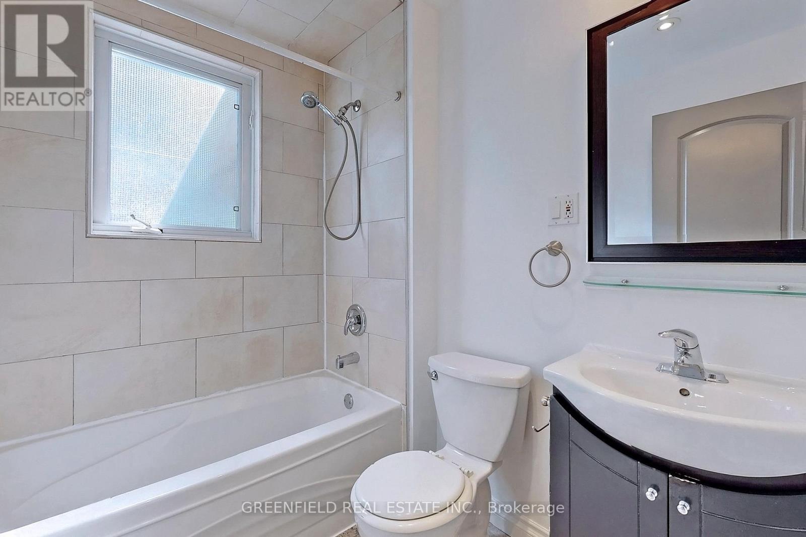 Upper - 1747 Bayview Avenue, Toronto, ON - Indoor Photo Showing Bathroom