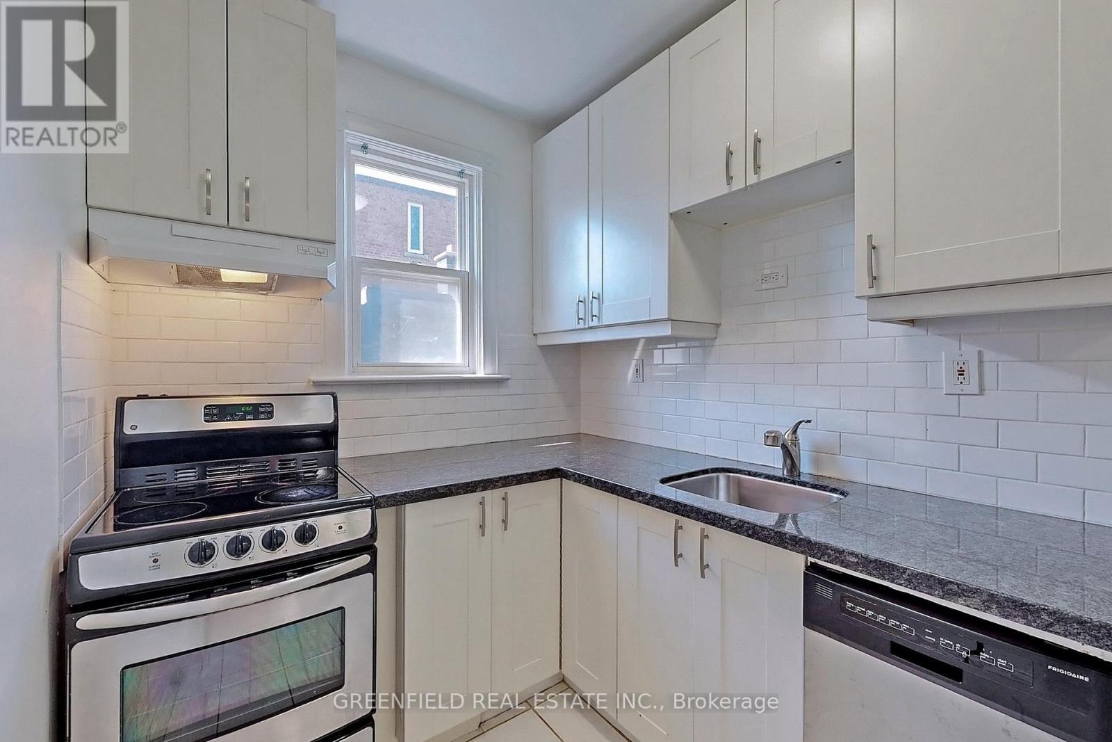 Upper - 1747 Bayview Avenue, Toronto, ON - Indoor Photo Showing Kitchen
