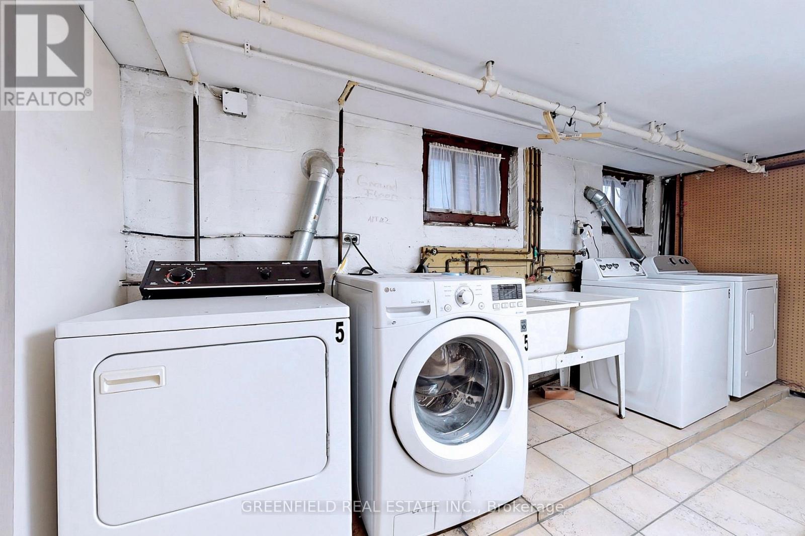 Upper - 1747 Bayview Avenue, Toronto, ON - Indoor Photo Showing Laundry Room