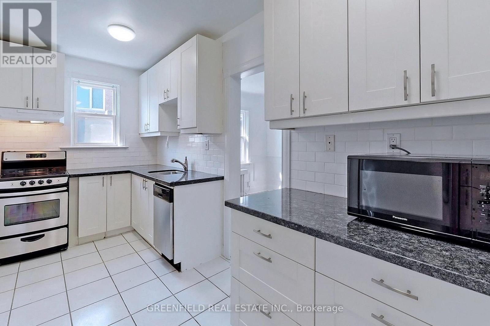 Upper - 1747 Bayview Avenue, Toronto, ON - Indoor Photo Showing Kitchen