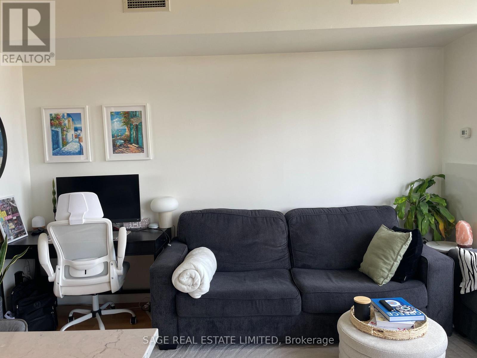 2107 - 281 Mutual Street, Toronto, ON - Indoor Photo Showing Living Room
