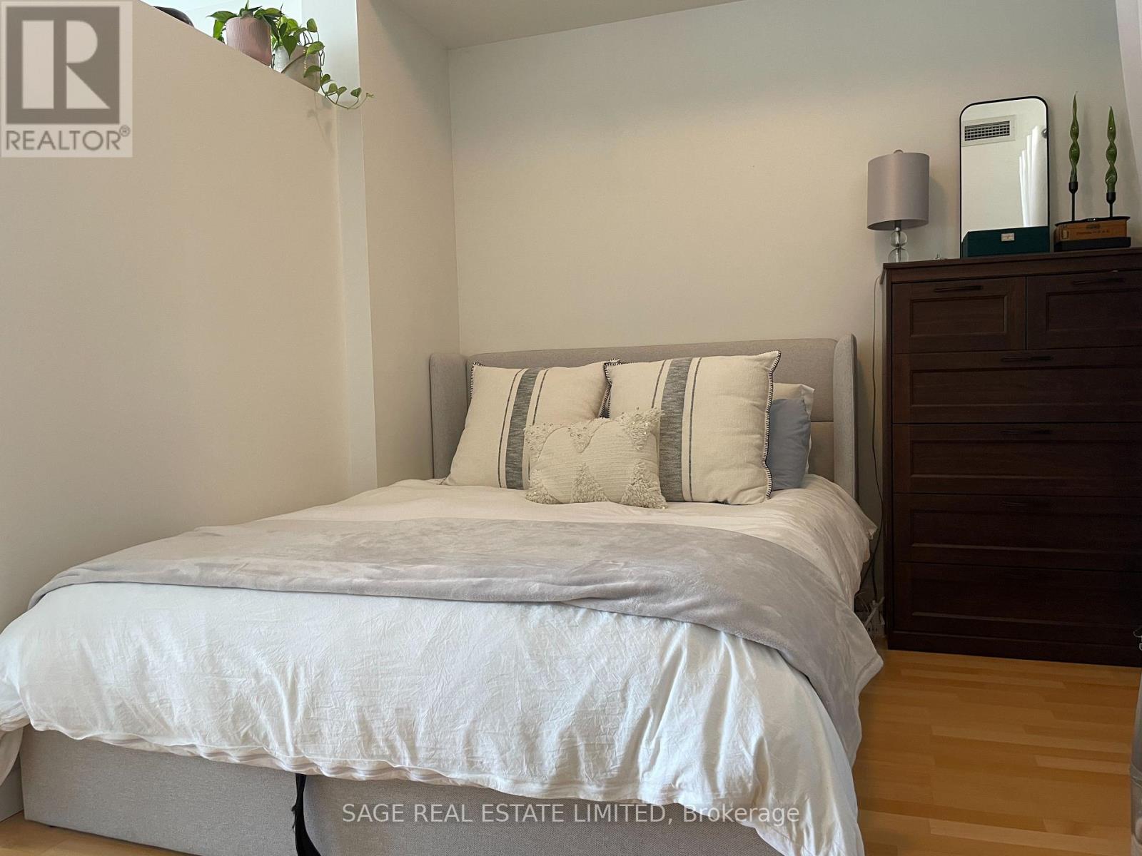 2107 - 281 Mutual Street, Toronto, ON - Indoor Photo Showing Bedroom