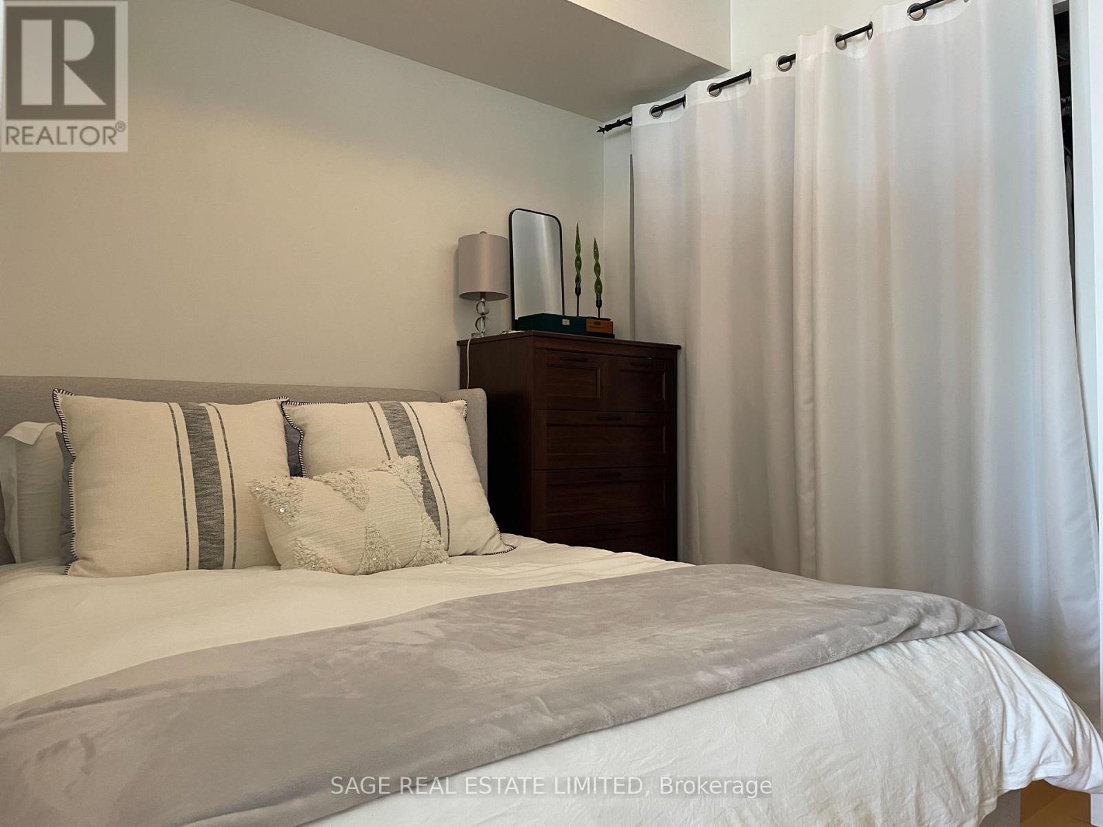 2107 - 281 Mutual Street, Toronto, ON - Indoor Photo Showing Bedroom