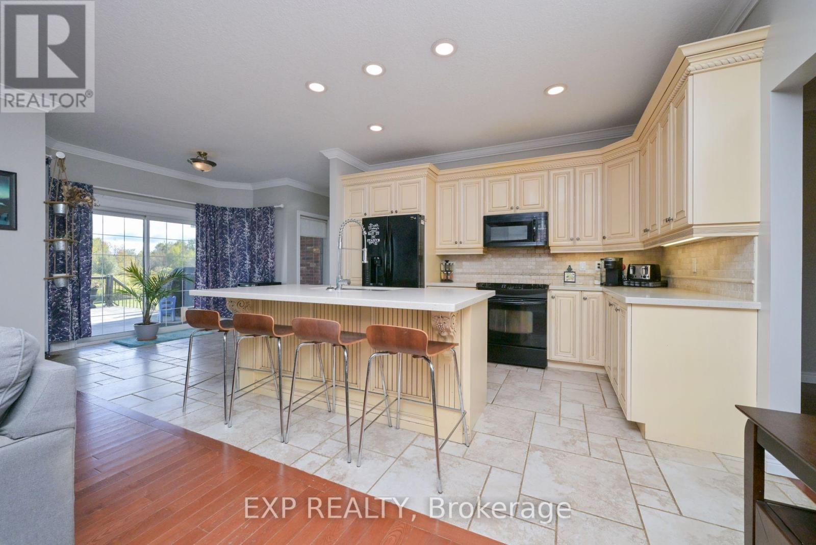 Sit and Chat in this Welcoming Space - 434499 4Th Line, Amaranth, ON - Indoor Photo Showing Kitchen