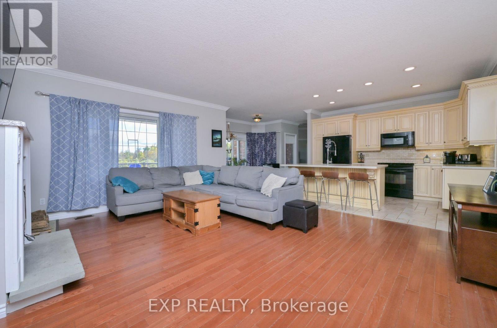 Eat-in Kitchen with exit to the Composite Deck - 434499 4Th Line, Amaranth, ON - Indoor