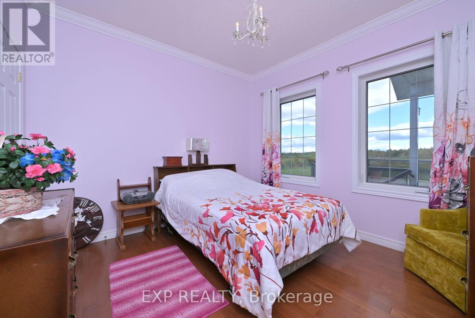# 2 - 434499 4Th Line, Amaranth, ON - Indoor Photo Showing Bedroom